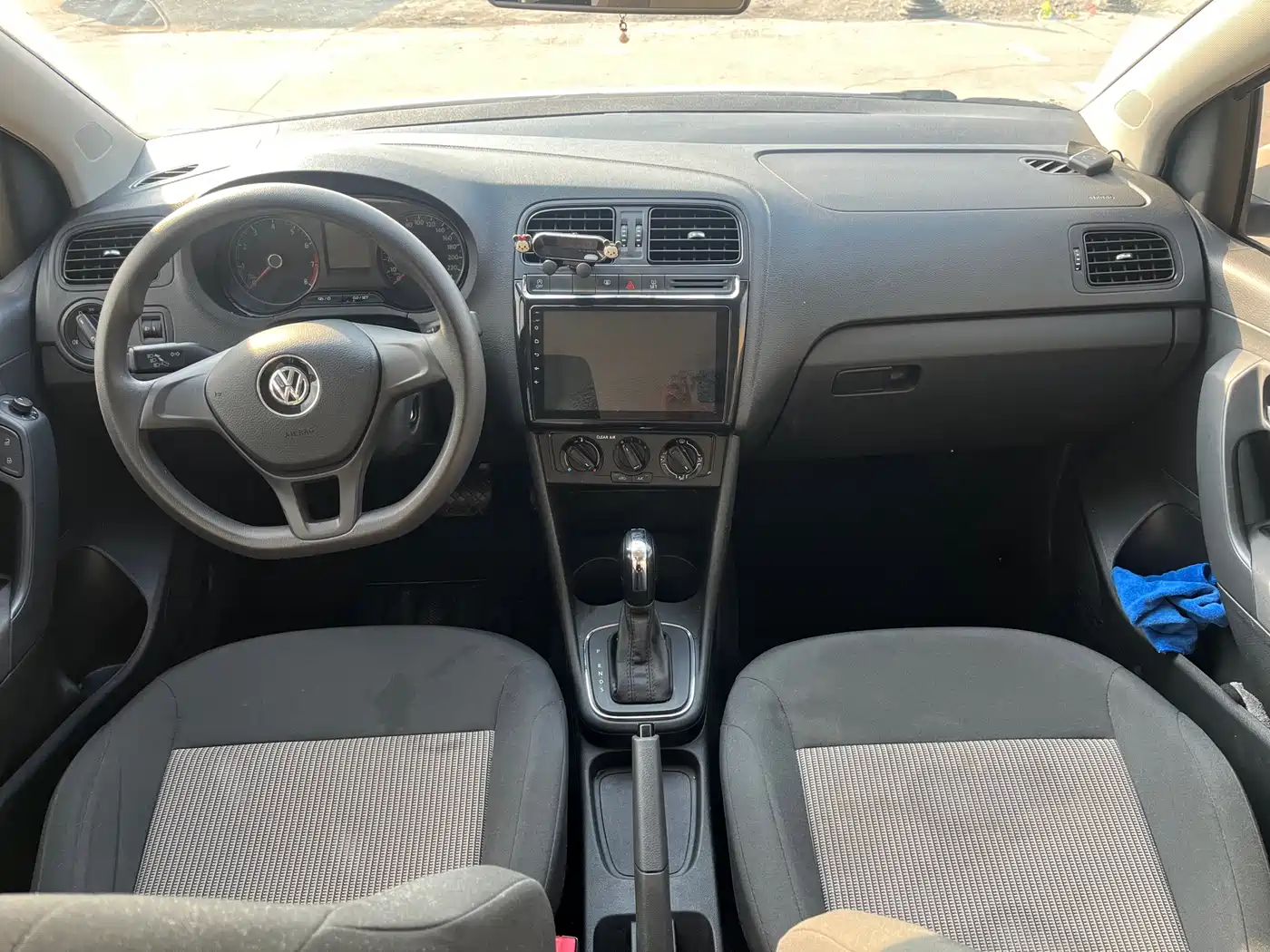 Volkswagen Polo 2018 1.5L Auto Safe Drive фото 9