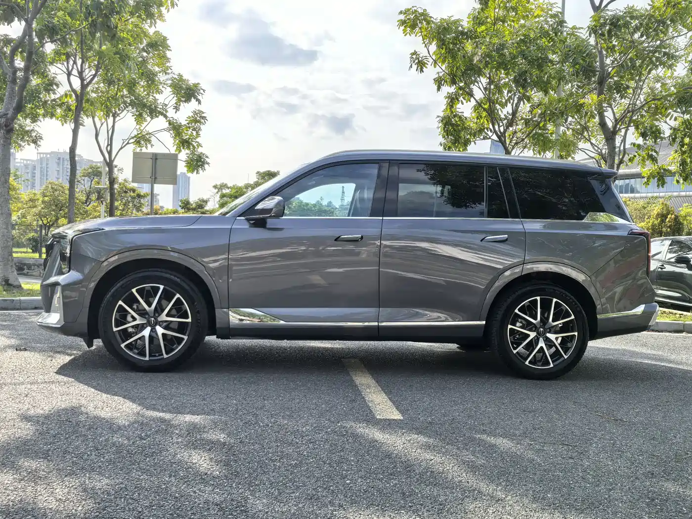 GAC Trumpchi Trumpchi GS8 2022 Hybrid Series 2.0TM 4WD Premium Edition (7-Seater) фото 4