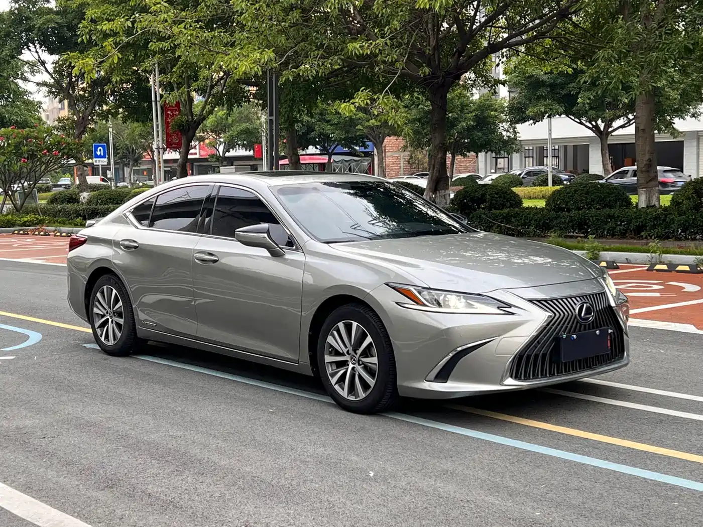 Фото 3 - Lexus ES