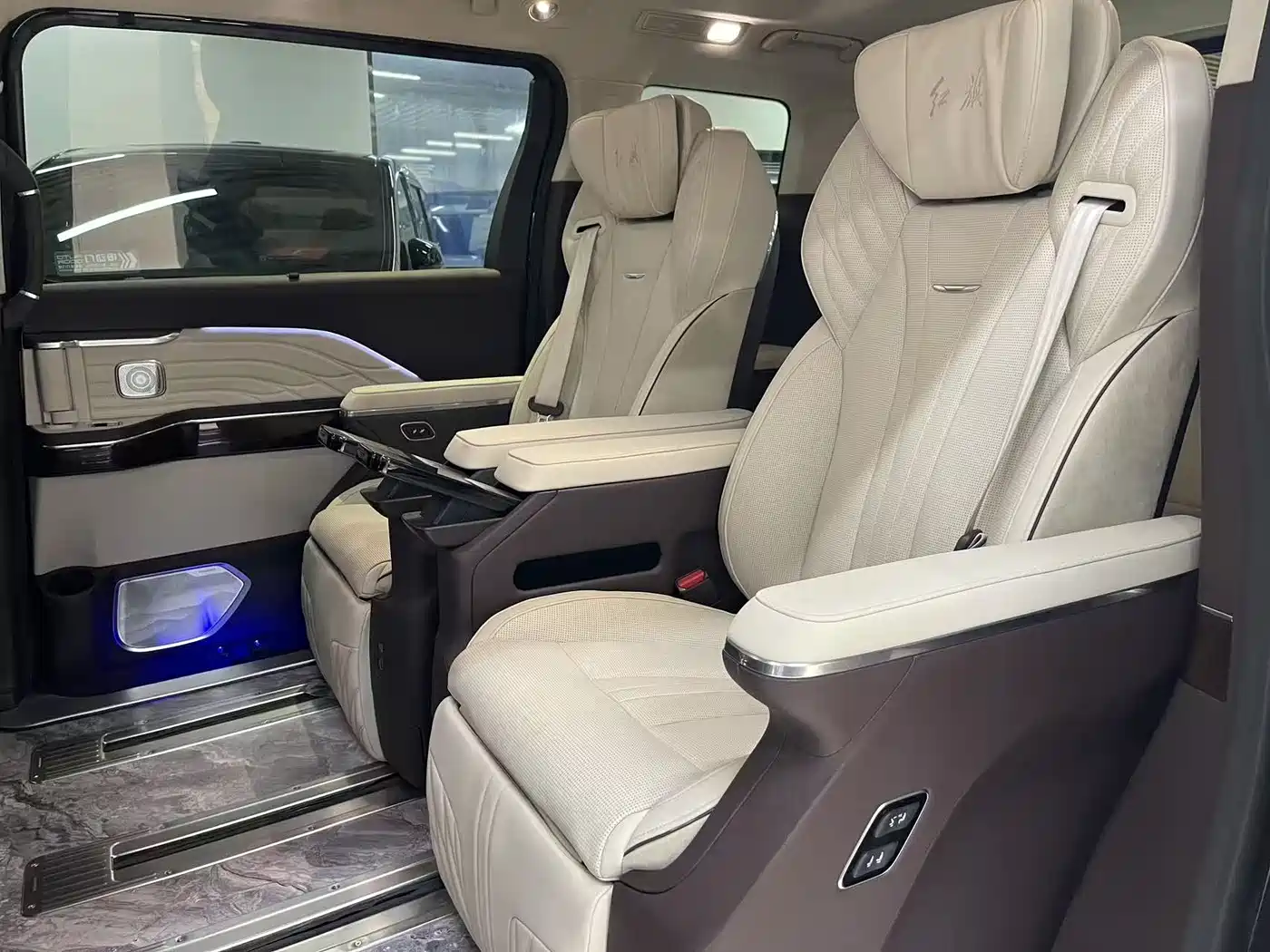 Hongqi HQ9 2023 2.0T Smart Connect Flagship фото 9