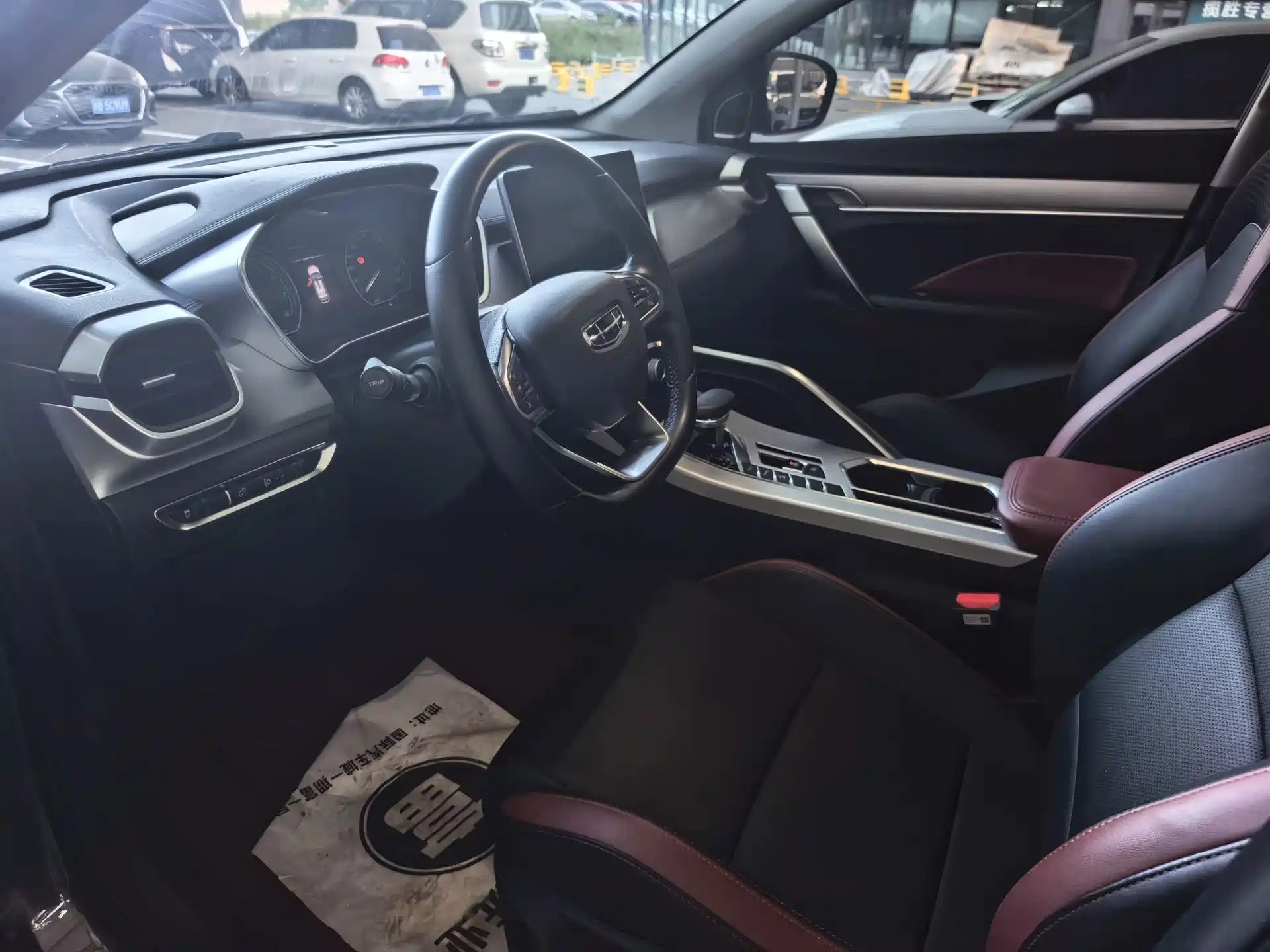 Фото 3 - Geely Coolray