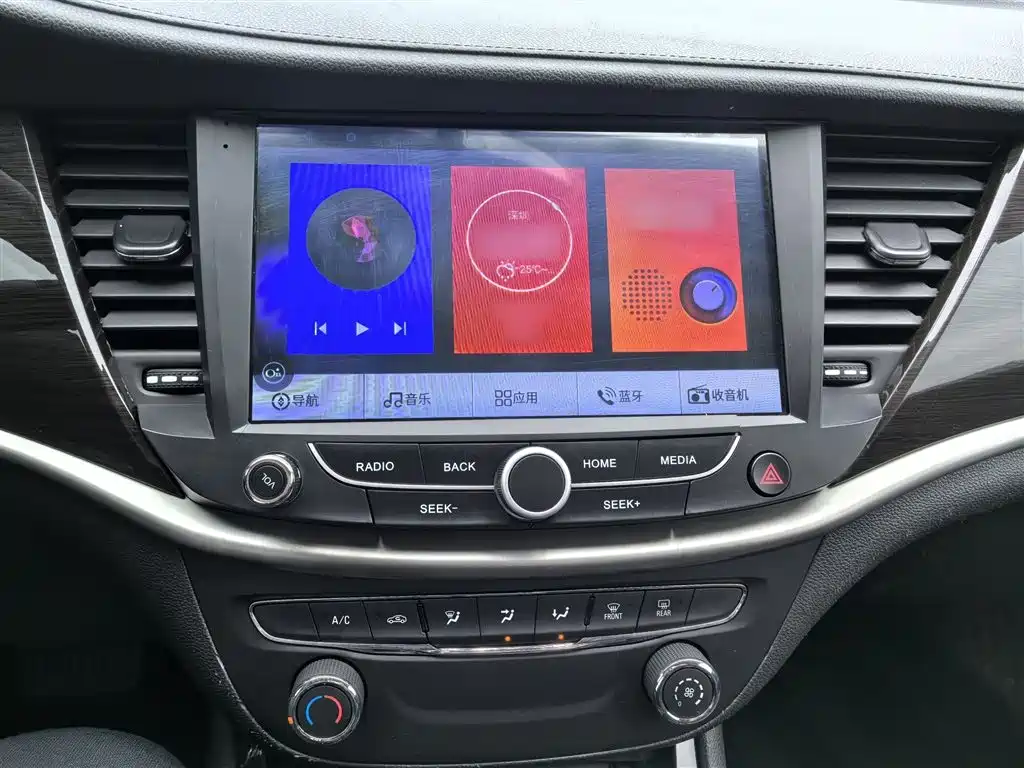 Buick Verano 2018 Sedan 20T Dual Clutch Leading фото 7