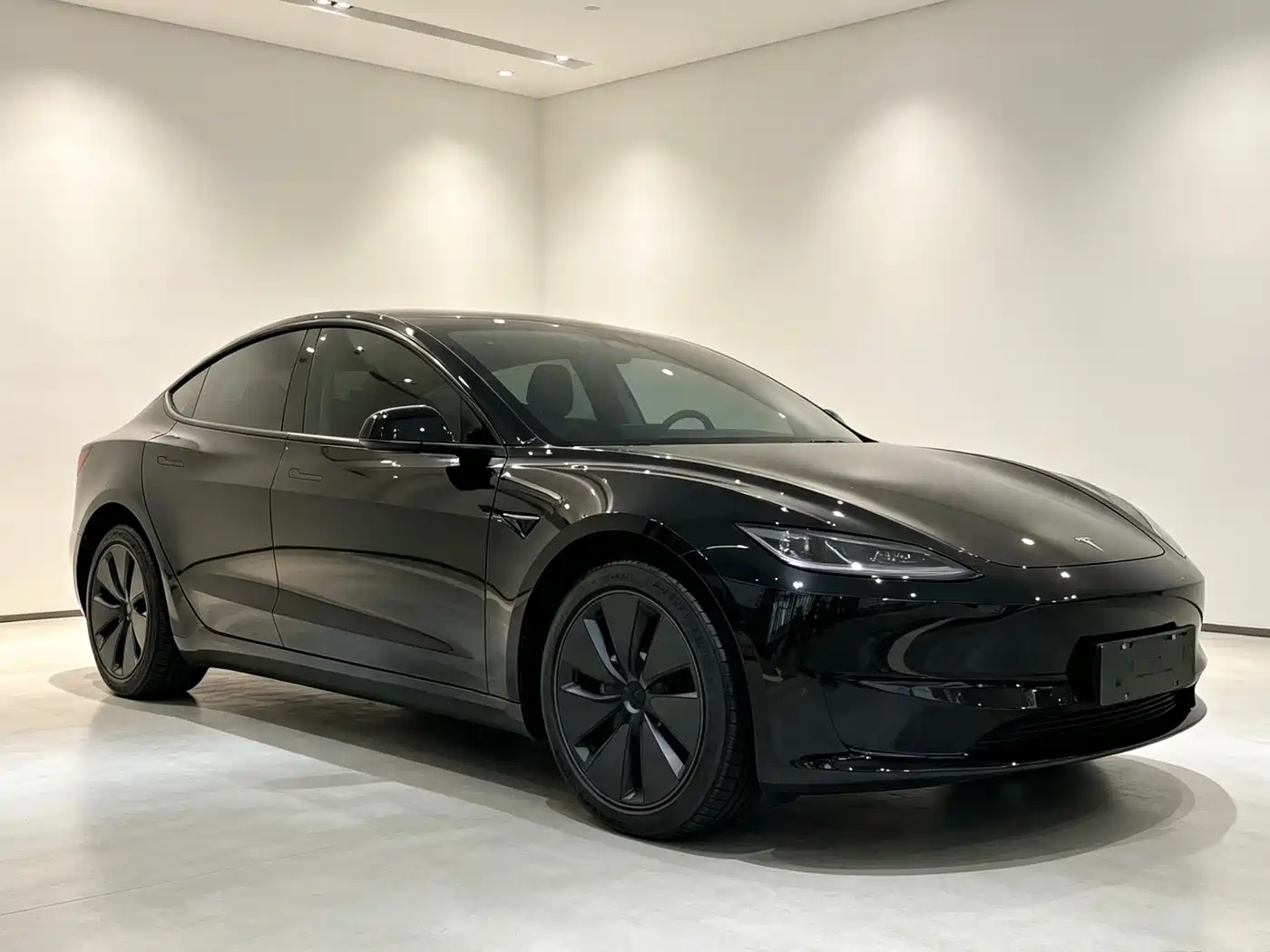 Фото 3 - Tesla Model 3