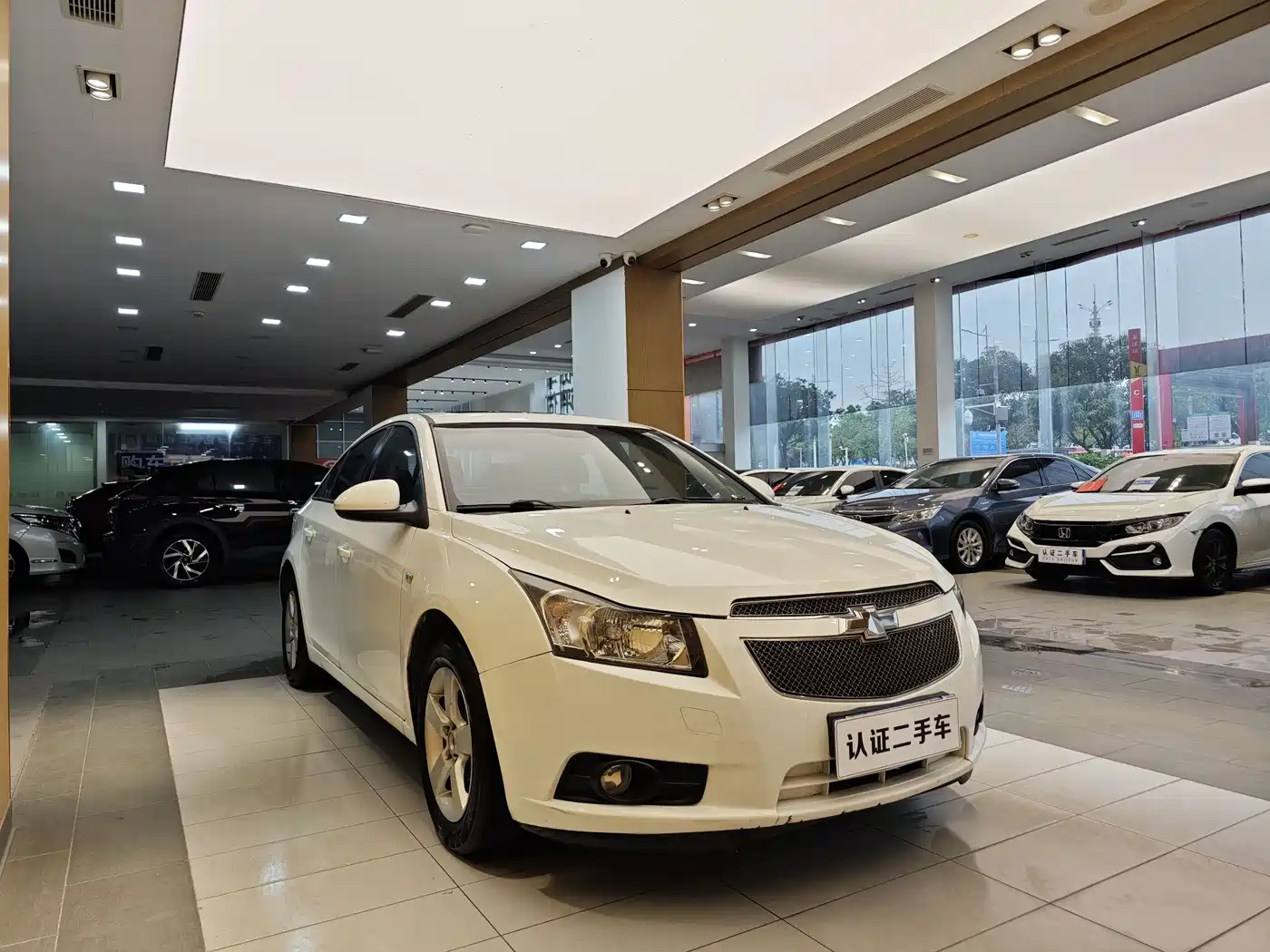 Chevrolet Cruze 2013 Model 1.8L SE AT фото 4