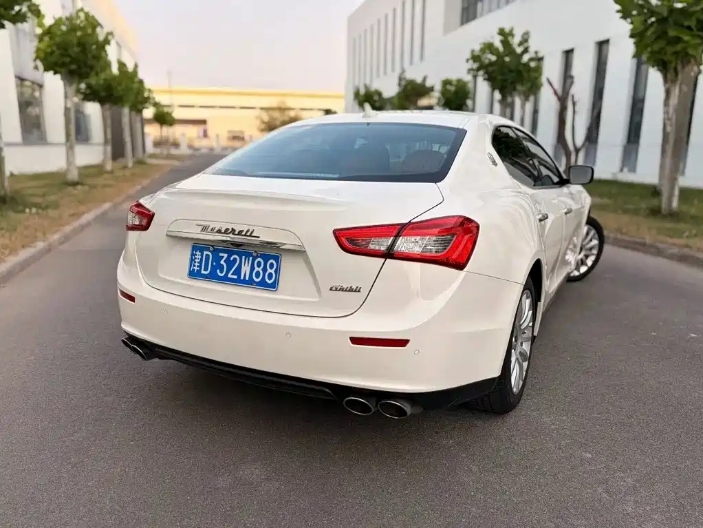 Photo 5 - Maserati Ghibli