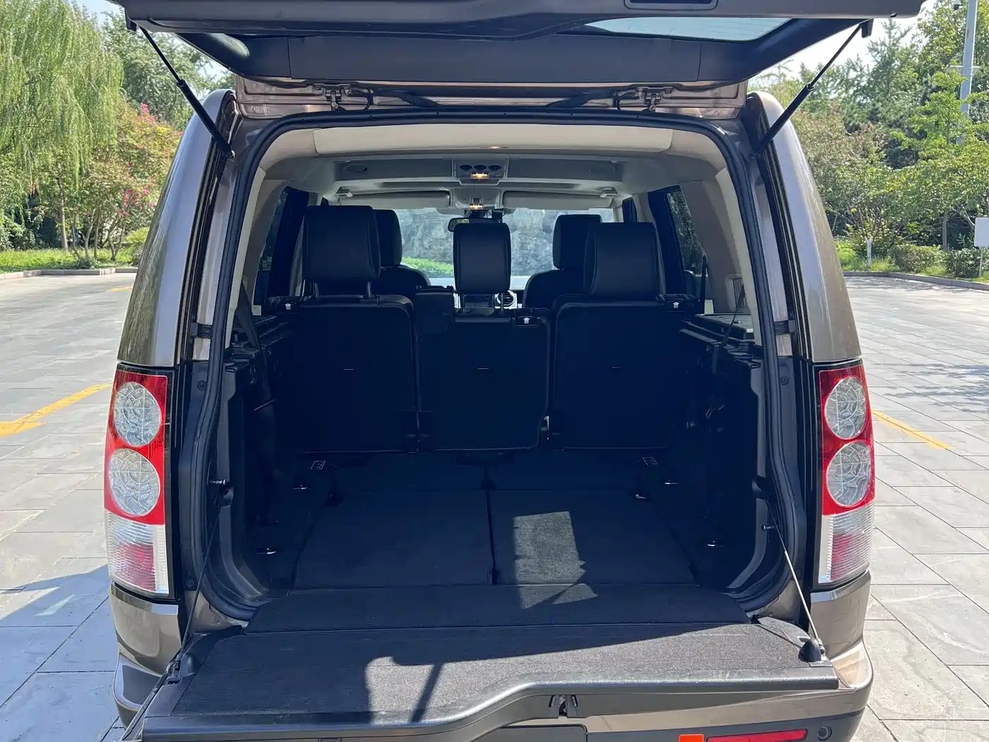 Land Rover Discovery 2010 3.0TDV6 HSE Diesel фото 37