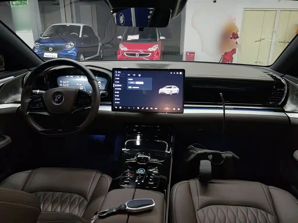 BYD Han 2025 DM-i 125KM Premium фото 10