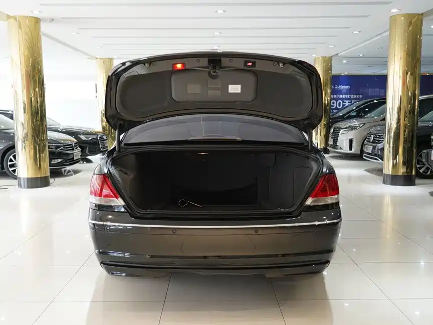 Photo 7 - BMW 7 Series