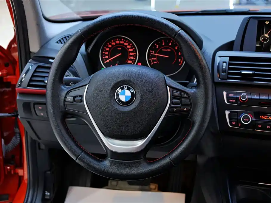 BMW 1 Series (Import) 2013 Facelift 118i Sport Model фото 23