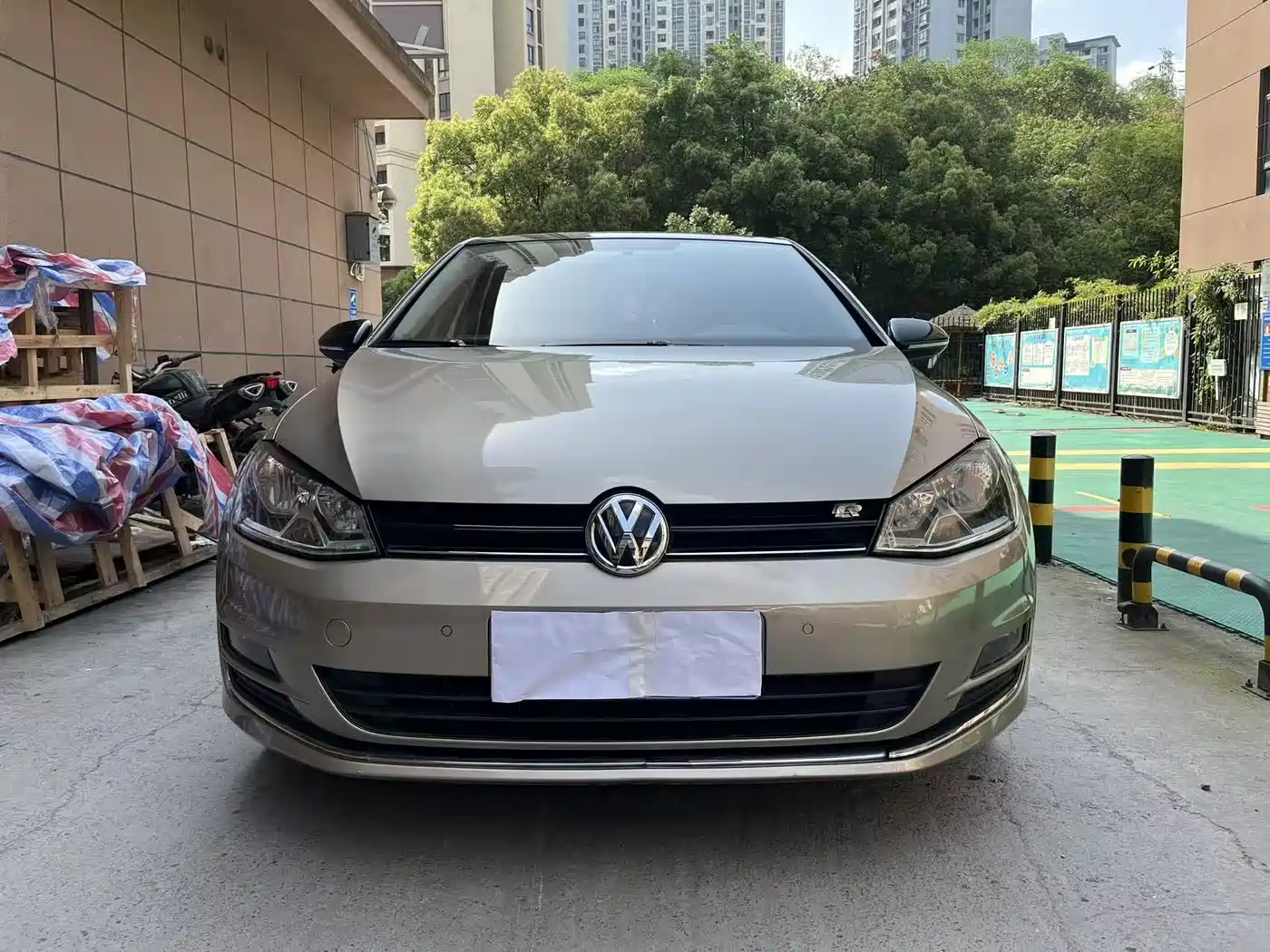 Volkswagen Golf 2017 1.6L Auto Comfort Millionth Edition фото 2