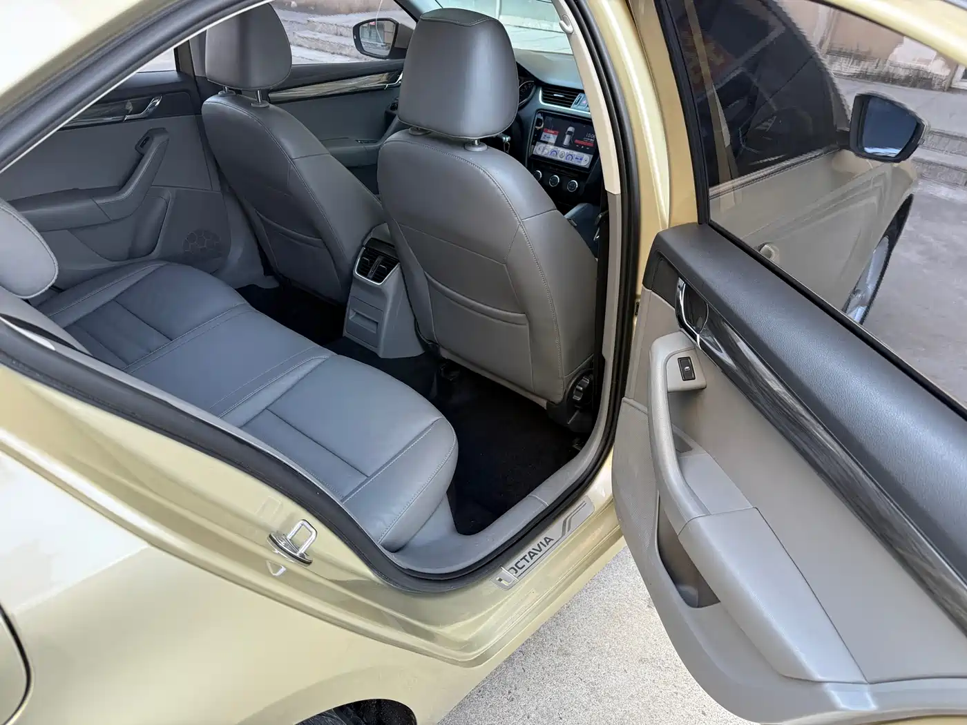 Škoda Octavia 2015 1.6L Manual逸俊版 фото 12