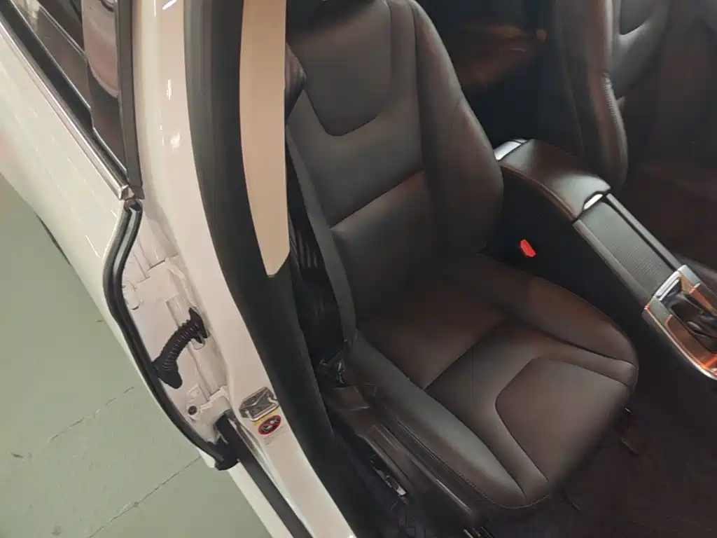 Фото 25 - Volvo XC60