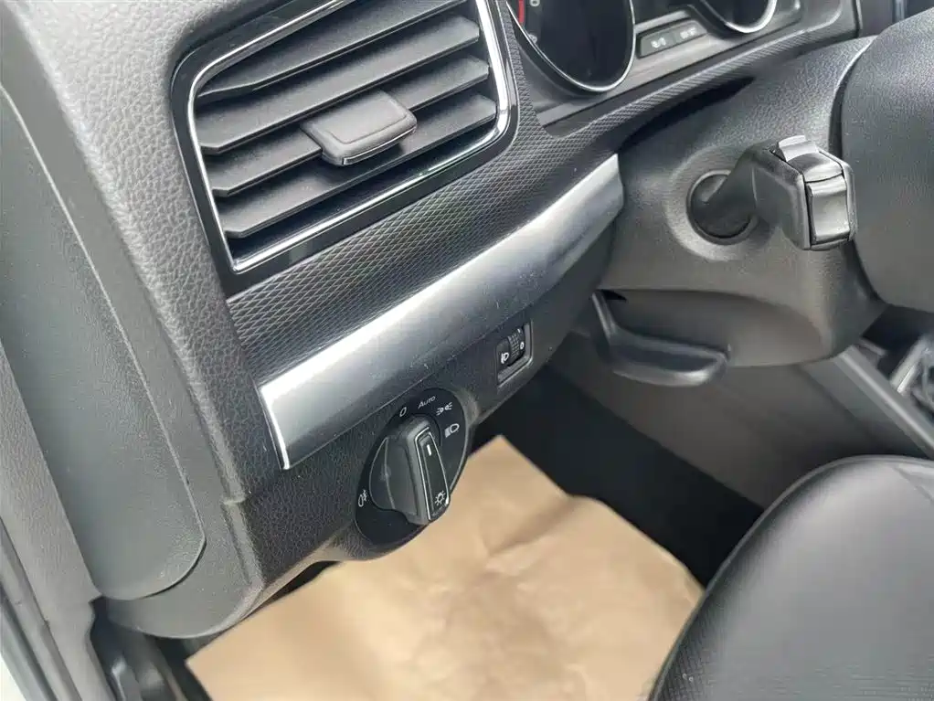 SKODA KOMICK