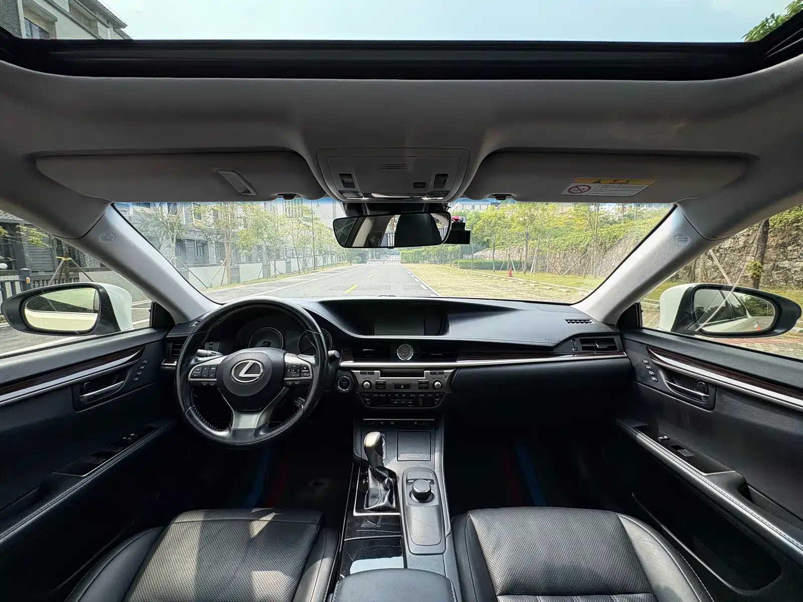 Фото 5 - Lexus ES