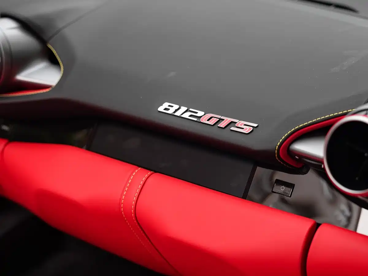 Ferrari 812 2021 2020 6.5L GTS