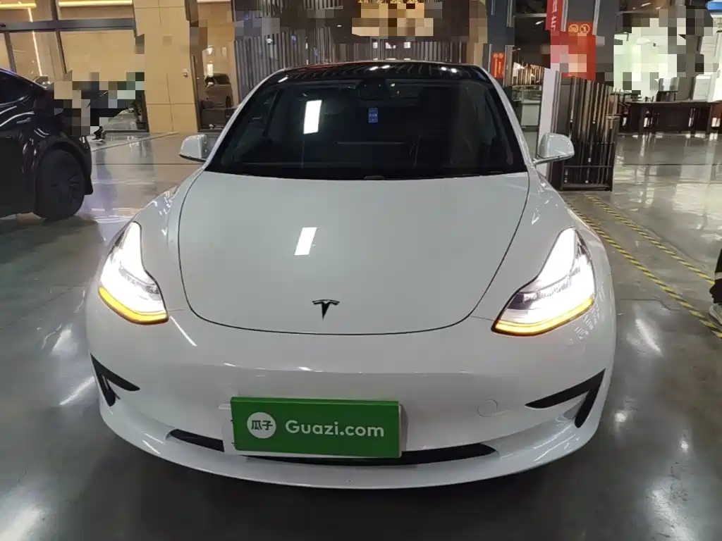 Фото 3 - Tesla Model 3