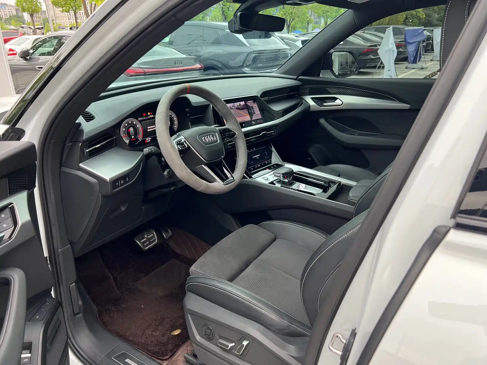 Фото 5 - Audi Q6