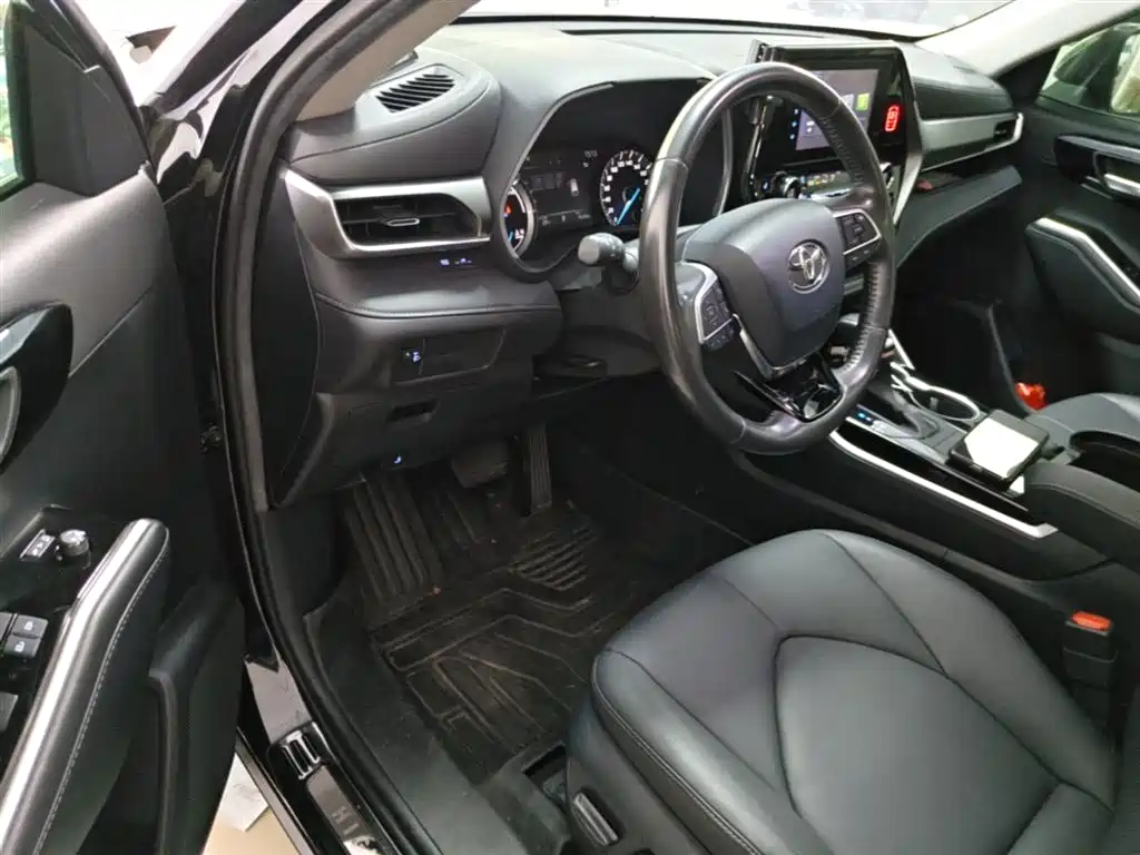 TOYOTA HIGHLANDER