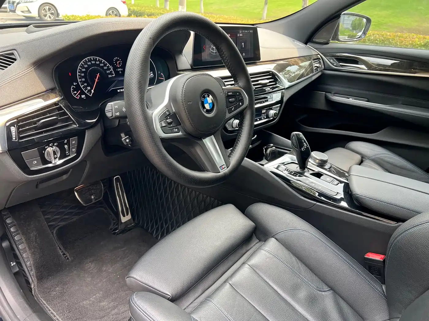 BMW 6 Series GT 2019 630i M Sport Package фото 6