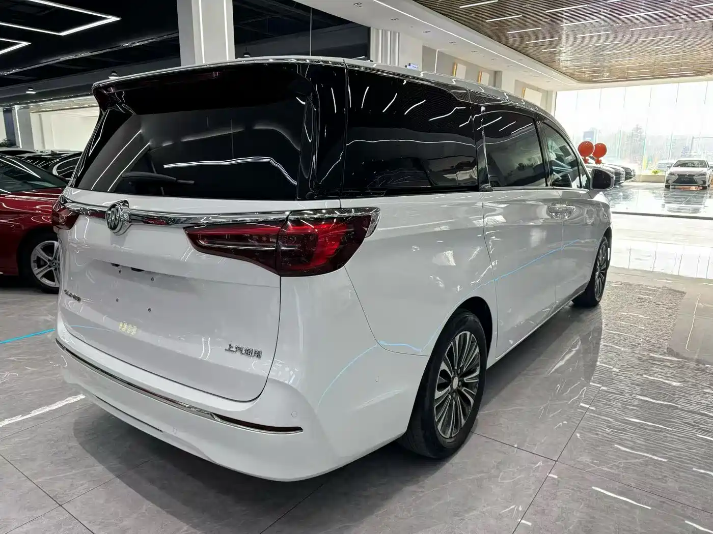 Buick GL8 2021 ES Landlord 653T Luxury фото 9