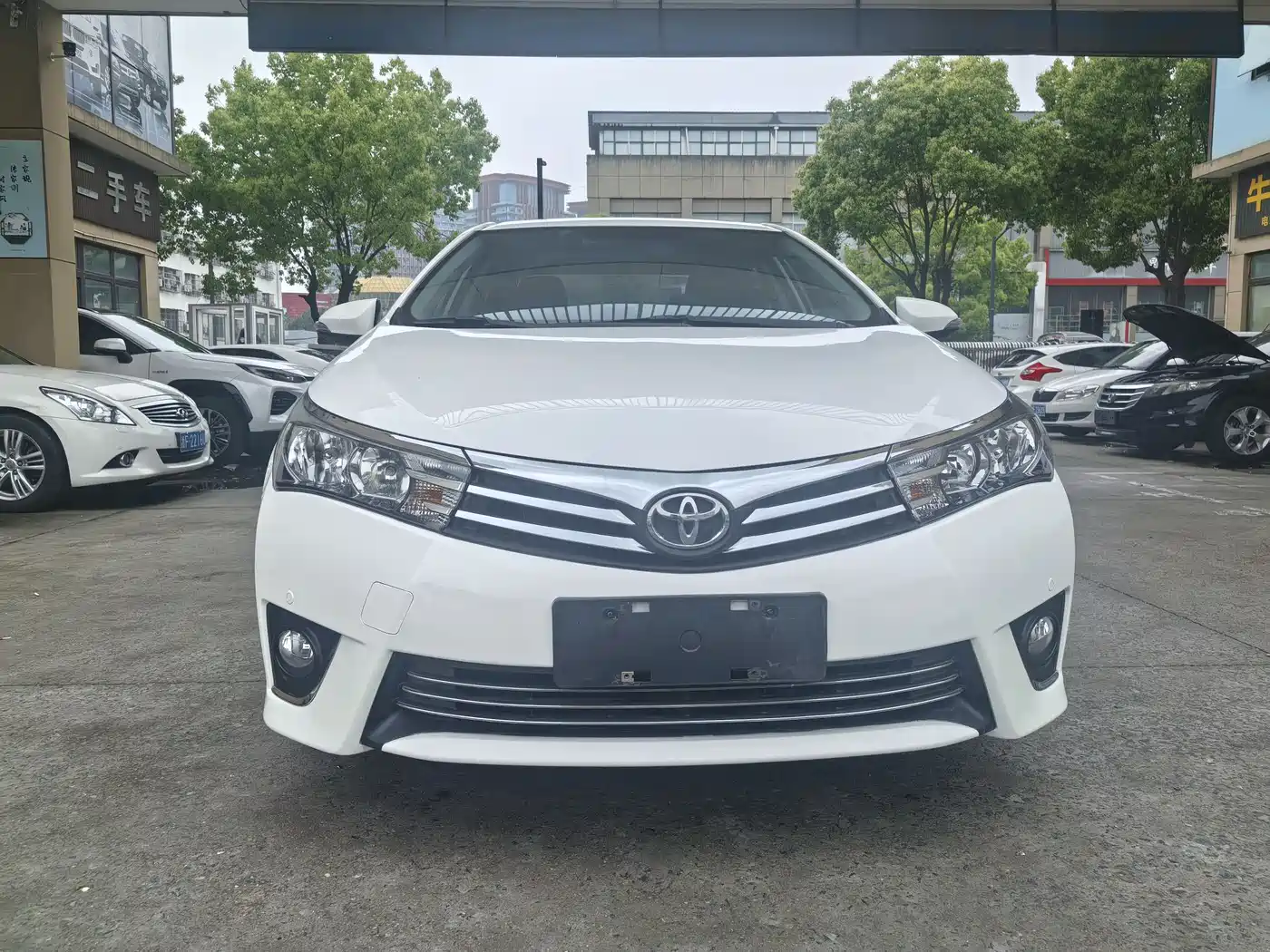 Toyota Corolla 2014 1.6L CVT GL-i Leather Edition фото 2