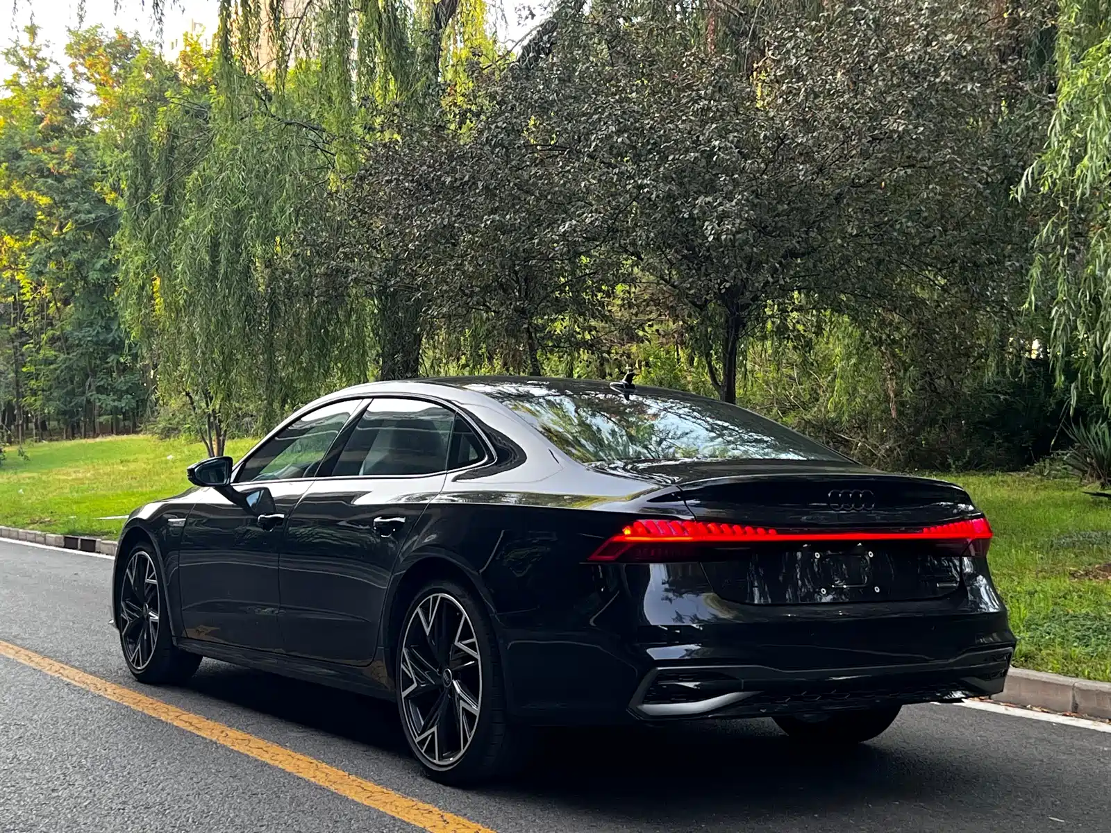 Фото 14 - Audi A7L