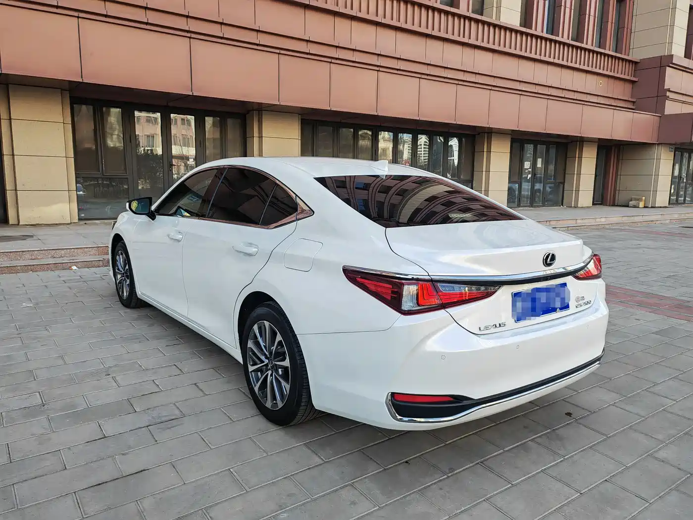 Lexus ES 2022 200 Excellence Edition фото 6