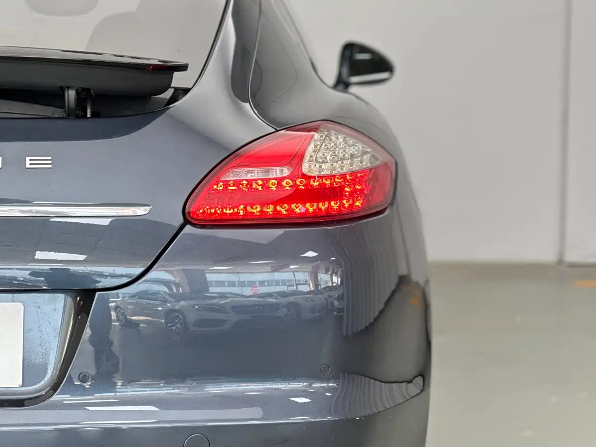 Porsche Panamera 2010 Model Panamera S 4.8L фото 14