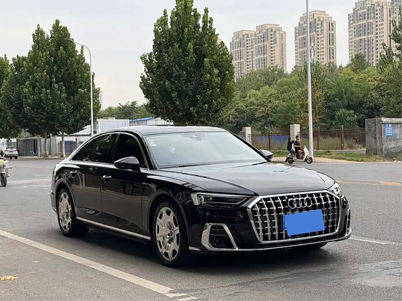 Фото 3 - Audi A8