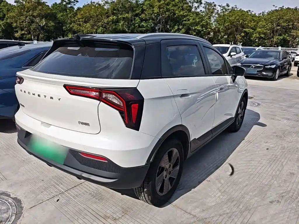 Фото 7 - Geely Geometry E Firefly