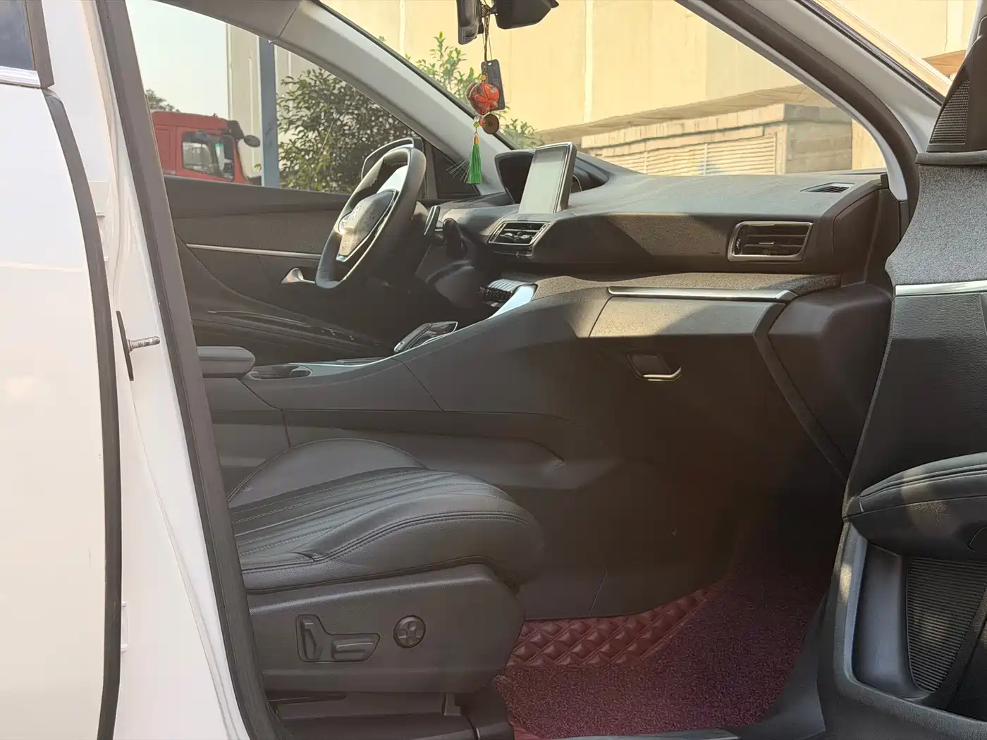 Peugeot 5008 2017 380THP 7-seat Luxury Edition фото 8