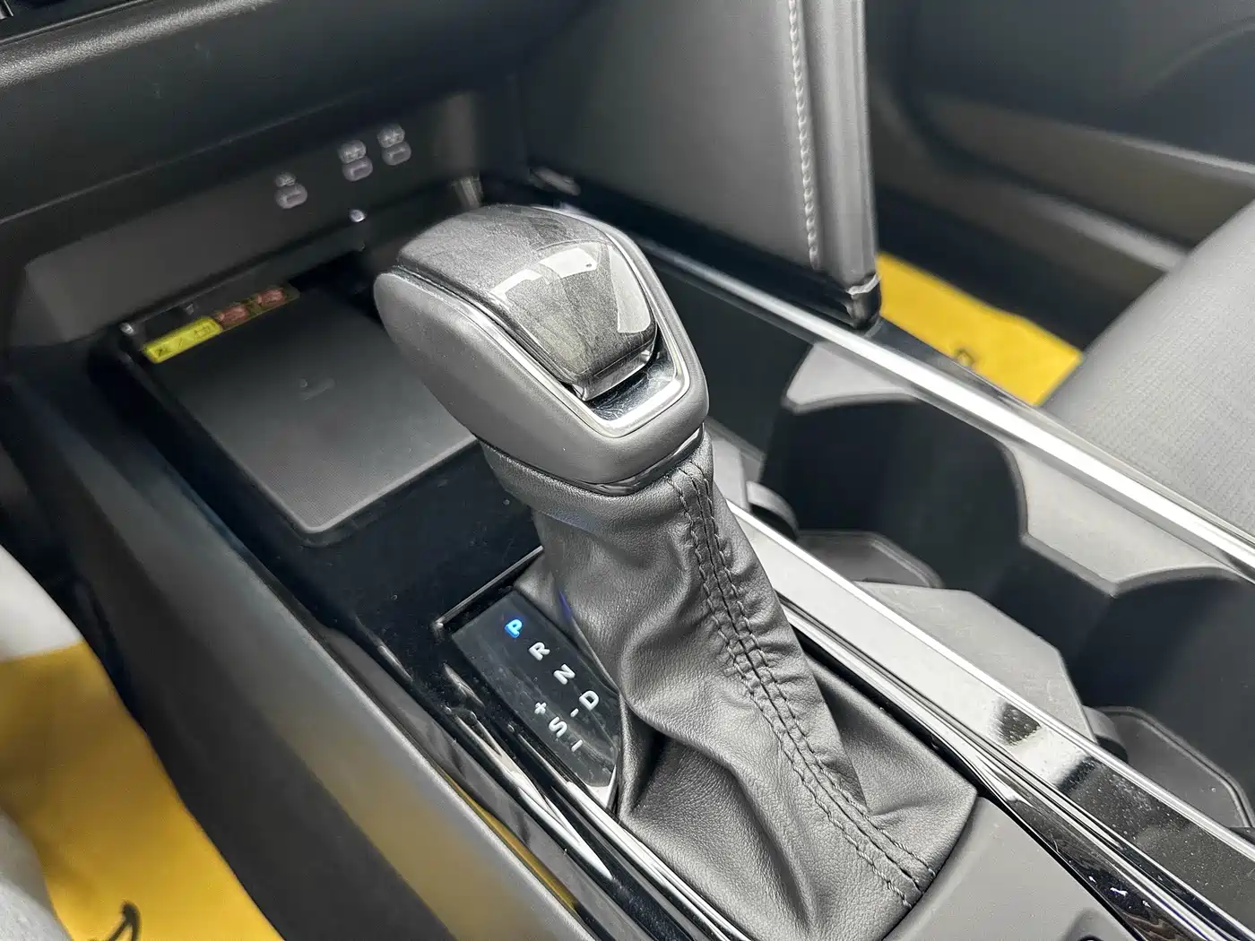 Toyota Camry 2024 Hybrid 2.5HG Premium Edition фото 9