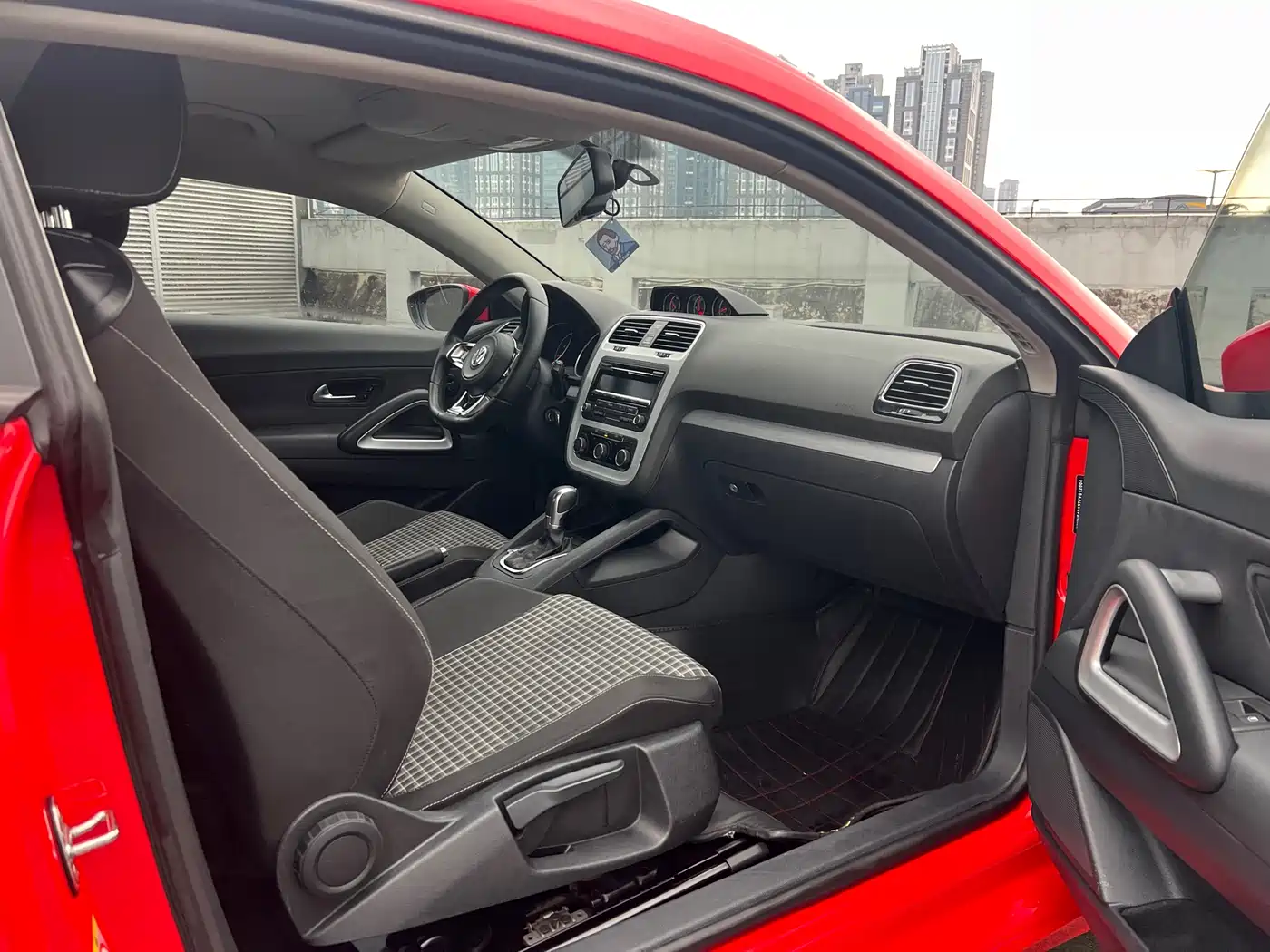 Volkswagen Scirocco 2015 1.4TSI Trend Edition фото 11