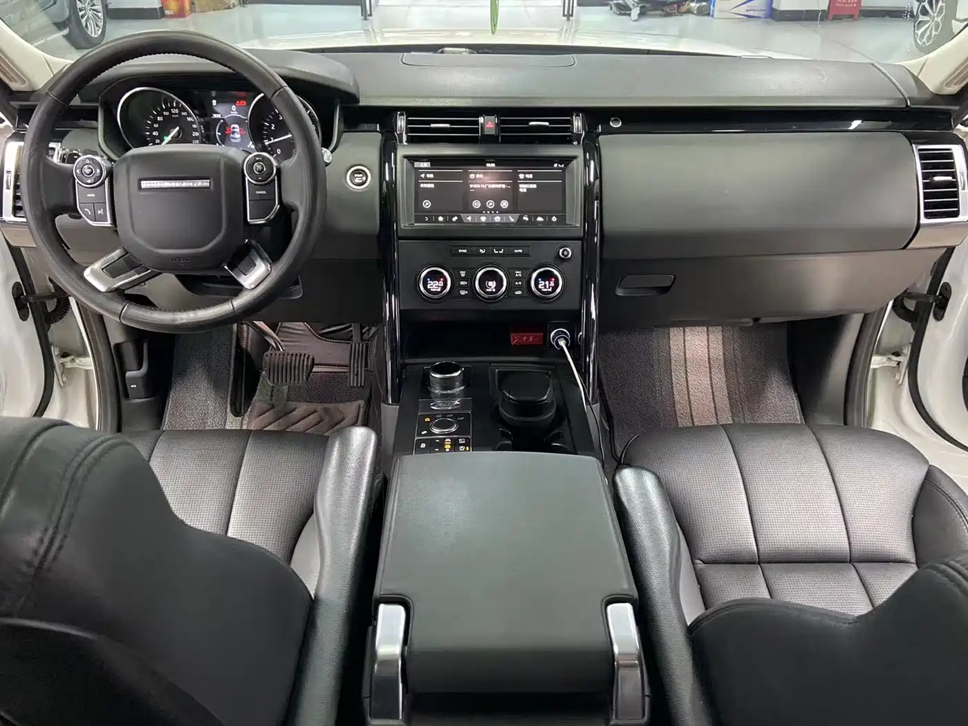 Land Rover Discovery 2018 2.0T SE фото 9