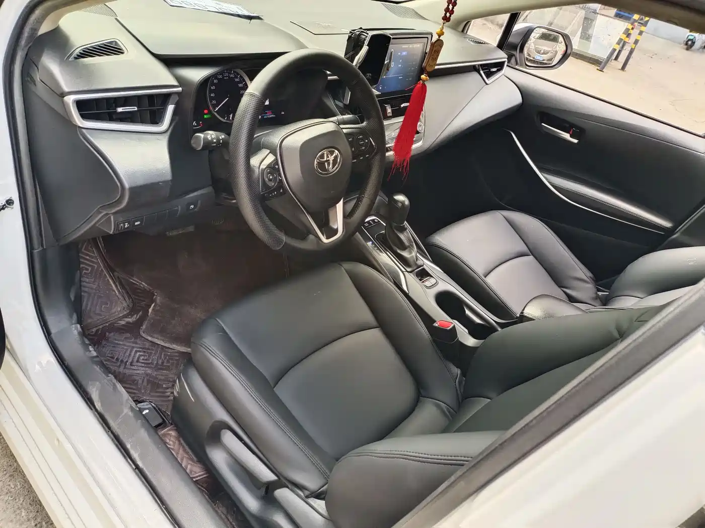 Toyota Corolla 2021 Hybrid 1.8L E-CVT Pioneer Edition фото 17