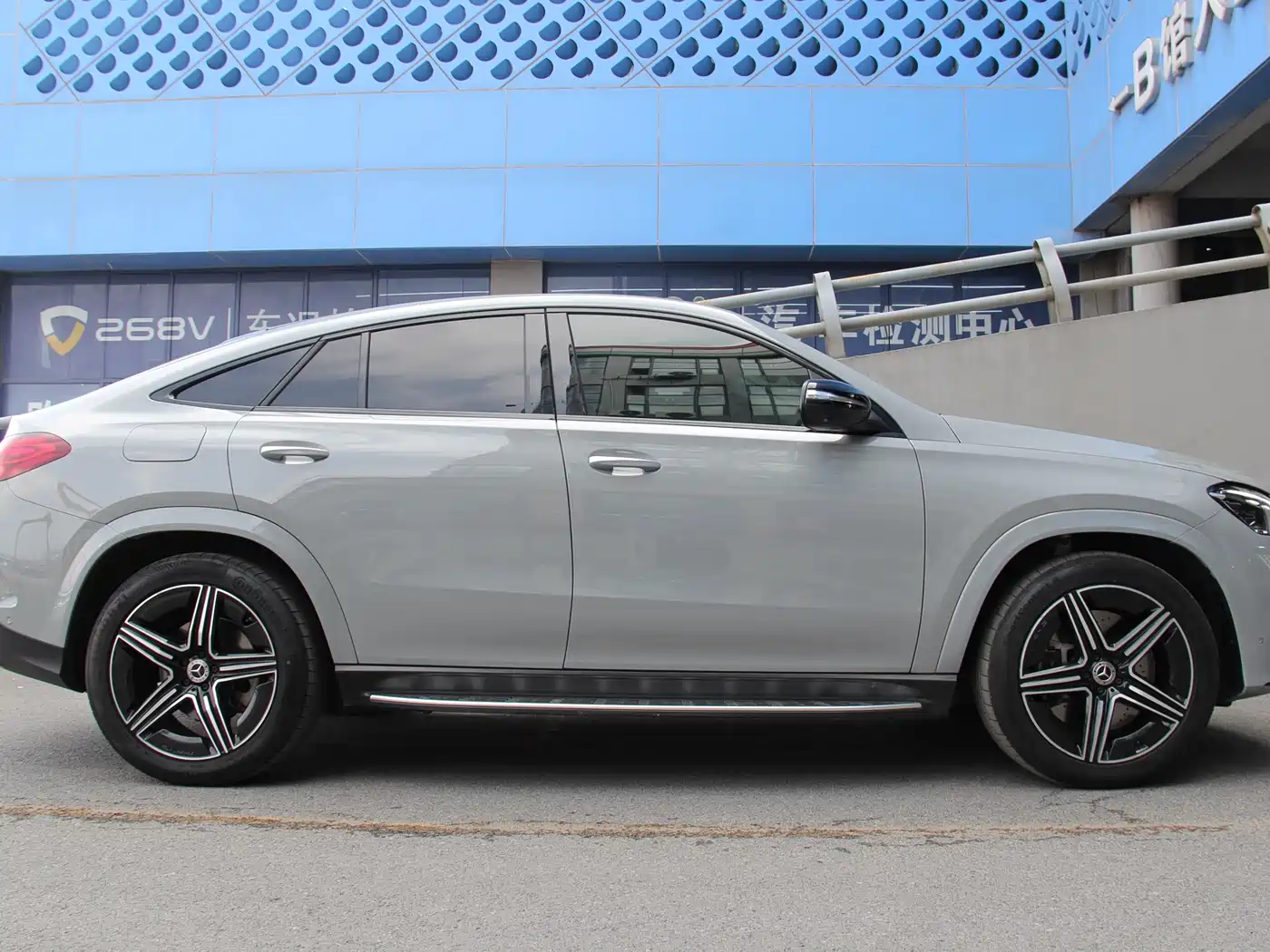 Mercedes-Benz GLE Coupe 2025 GLE 450 4MATIC Coupe SUV Fashion фото 4
