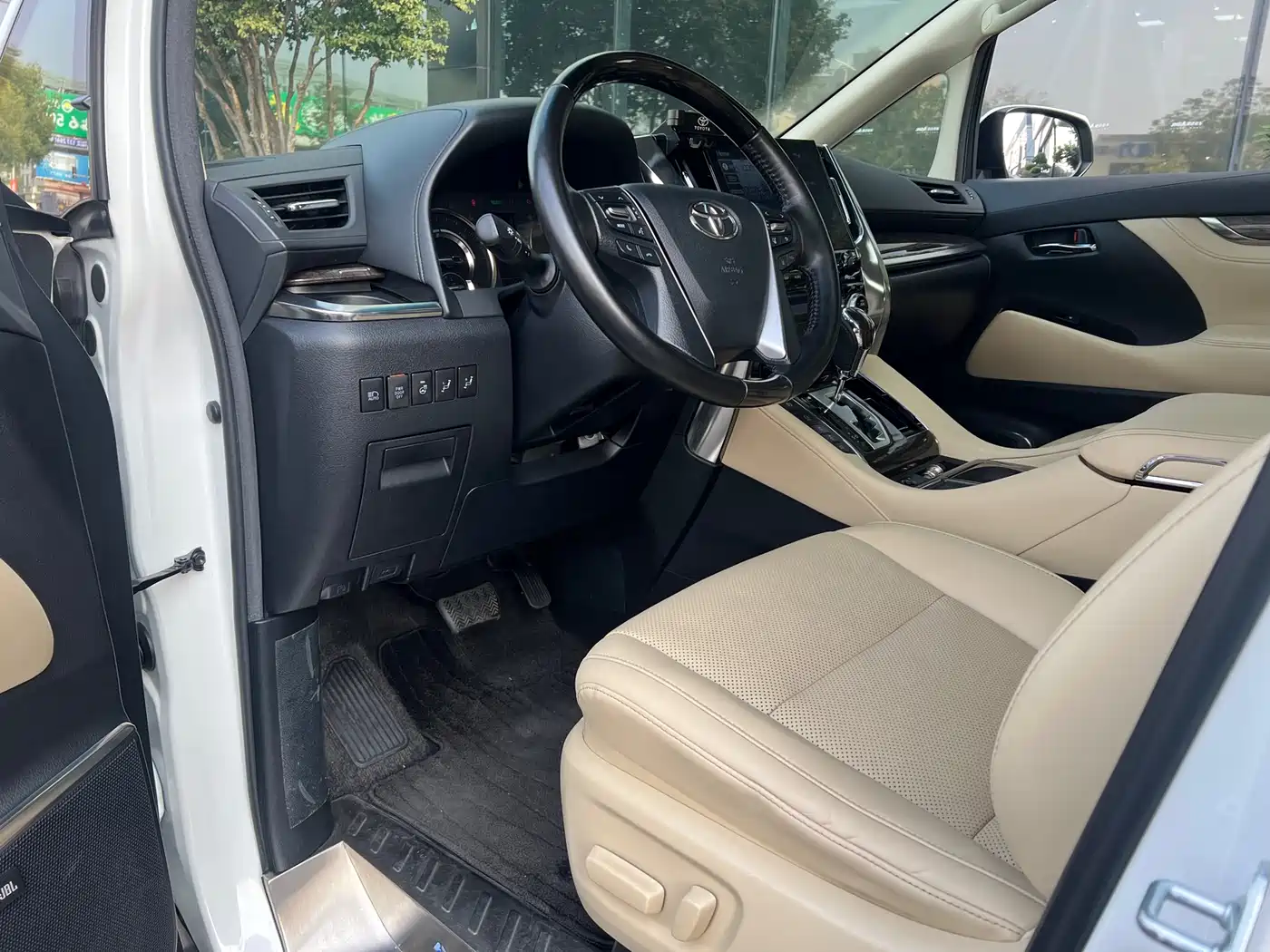 Toyota Alphard 2020 Hybrid 2.5L Premium Edition фото 2