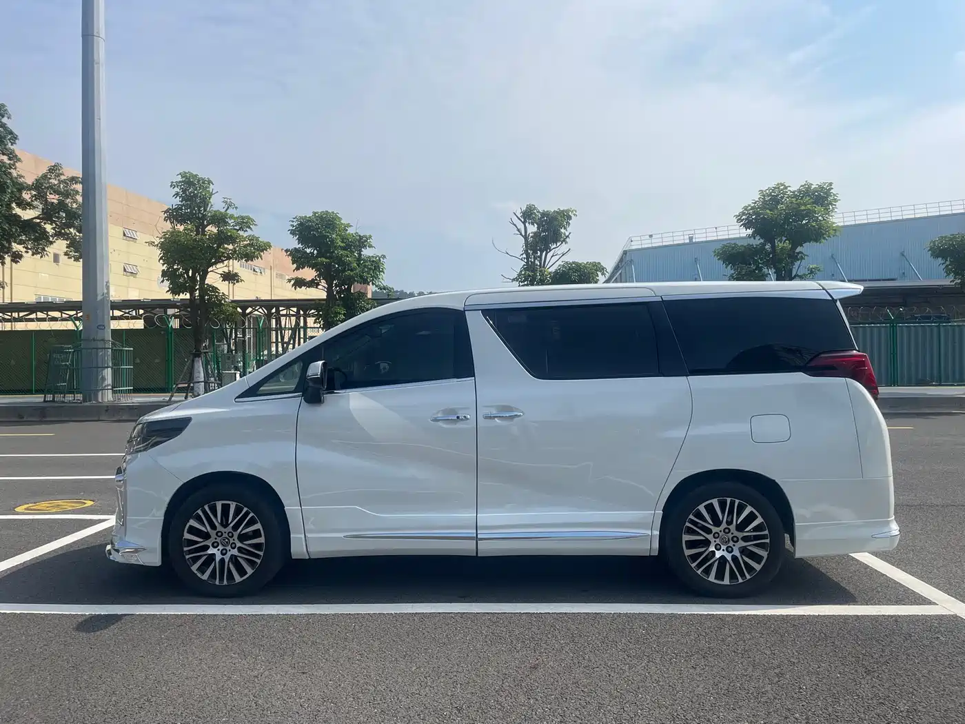 Toyota Alphard 2012 3.5L Luxury Edition фото 4