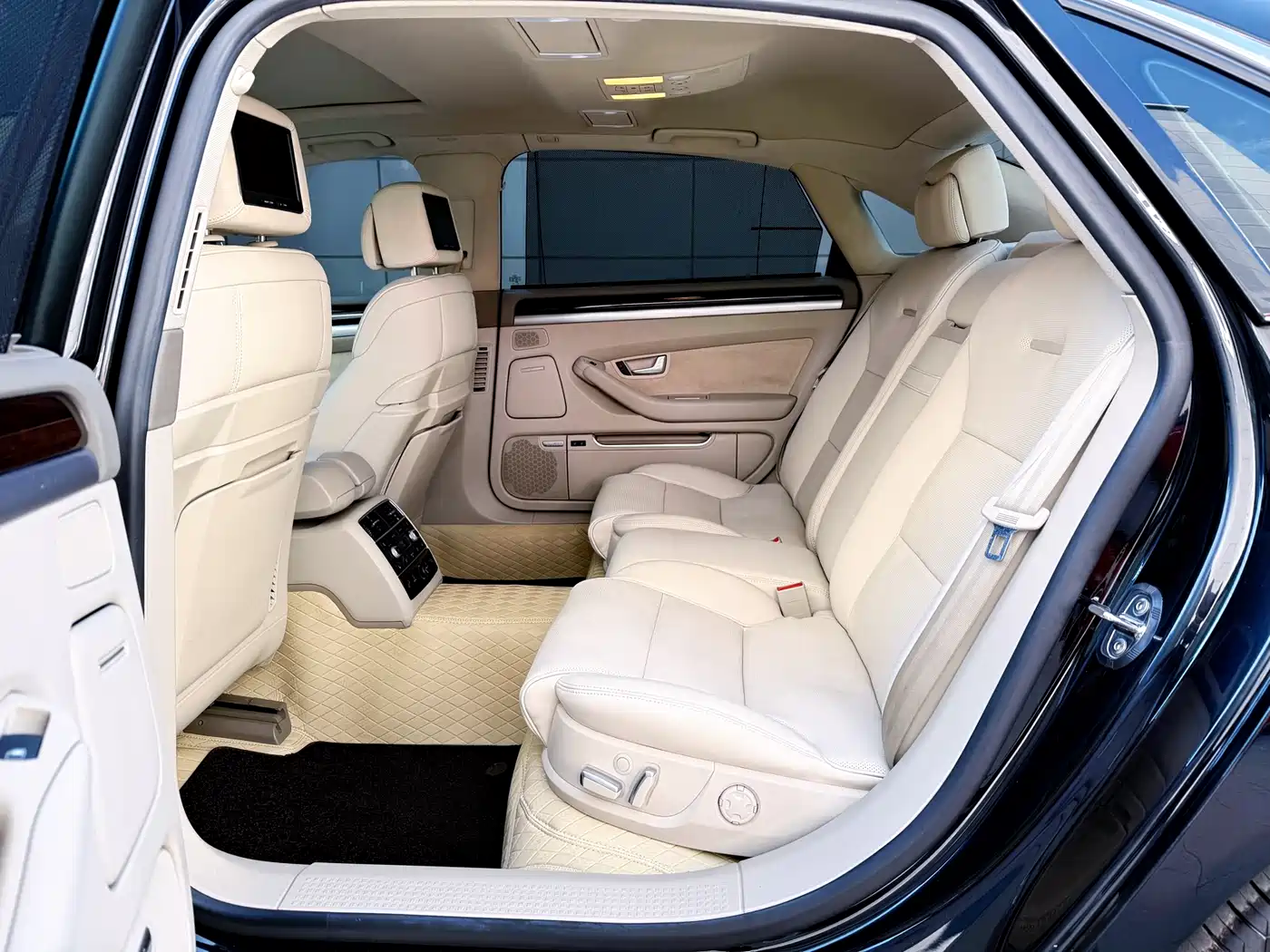 Audi A8 2008 A8L 4.2 FSI Prestige фото 28