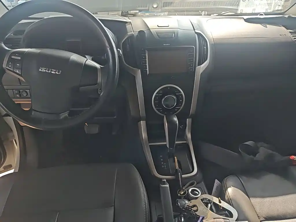 Photo 13 - Isuzu D-MAX