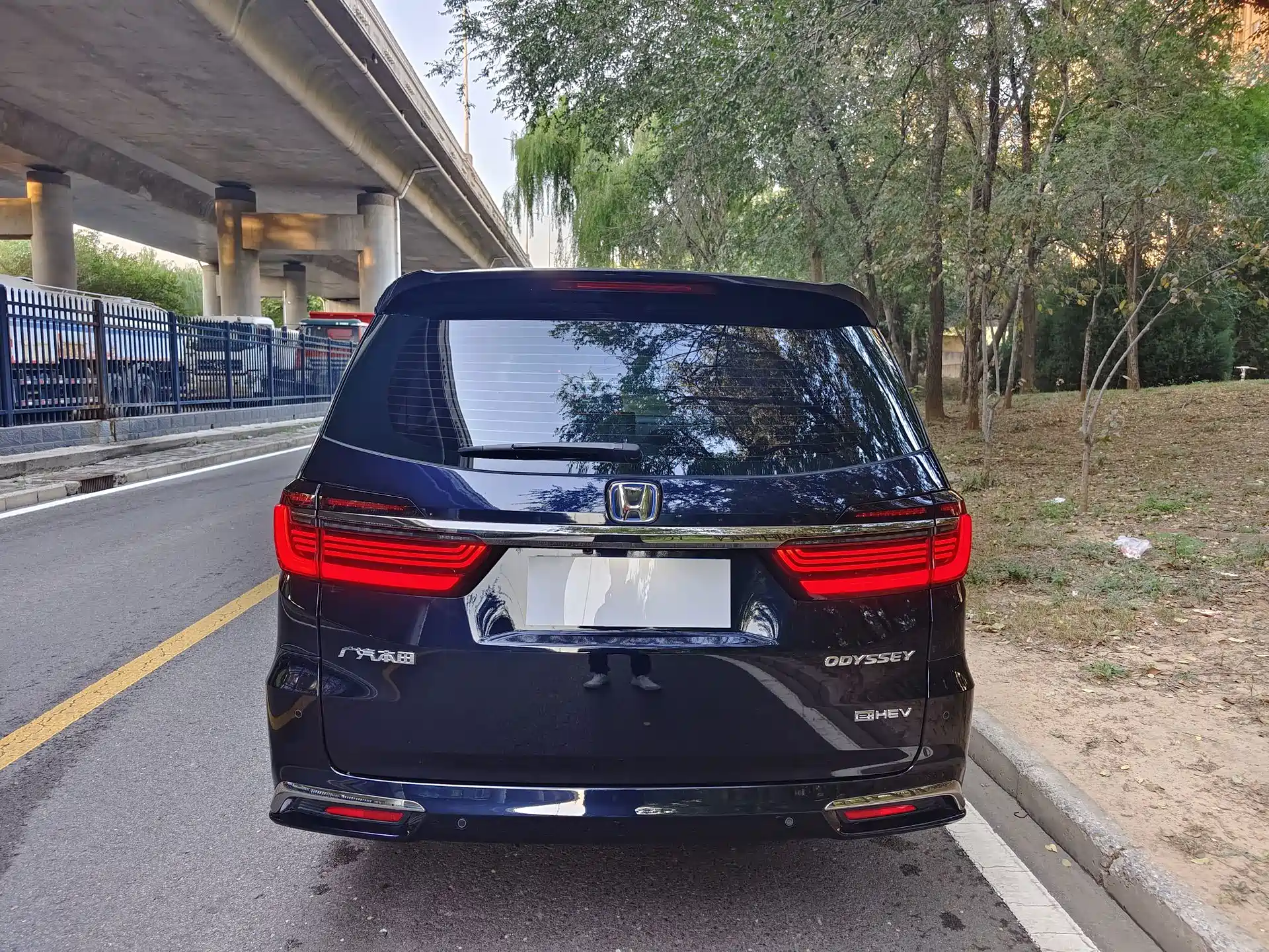 Photo 5 - Honda Odyssey