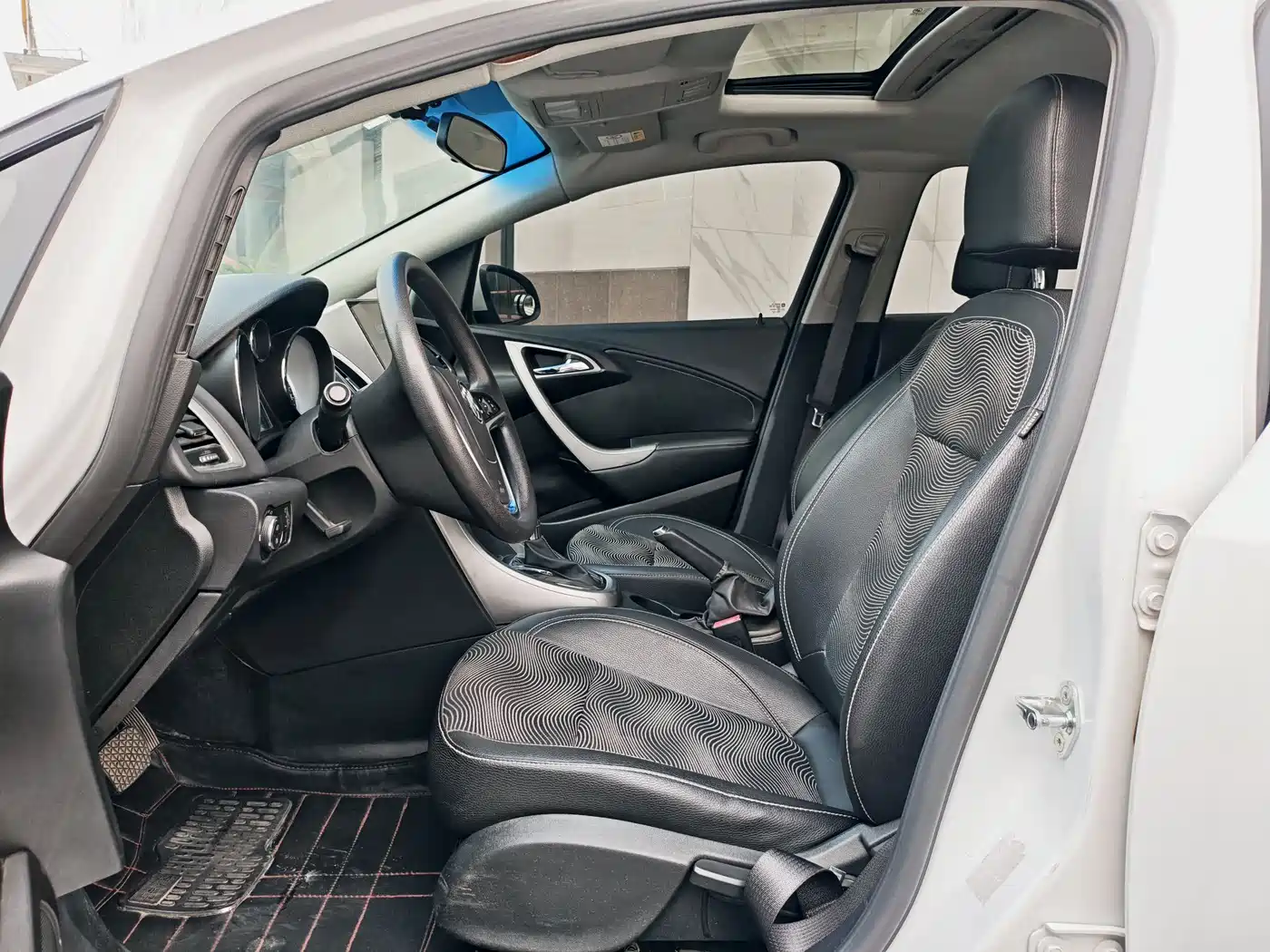 Buick Excelle 2014 XT 1.6L Automatic Fashion фото 2