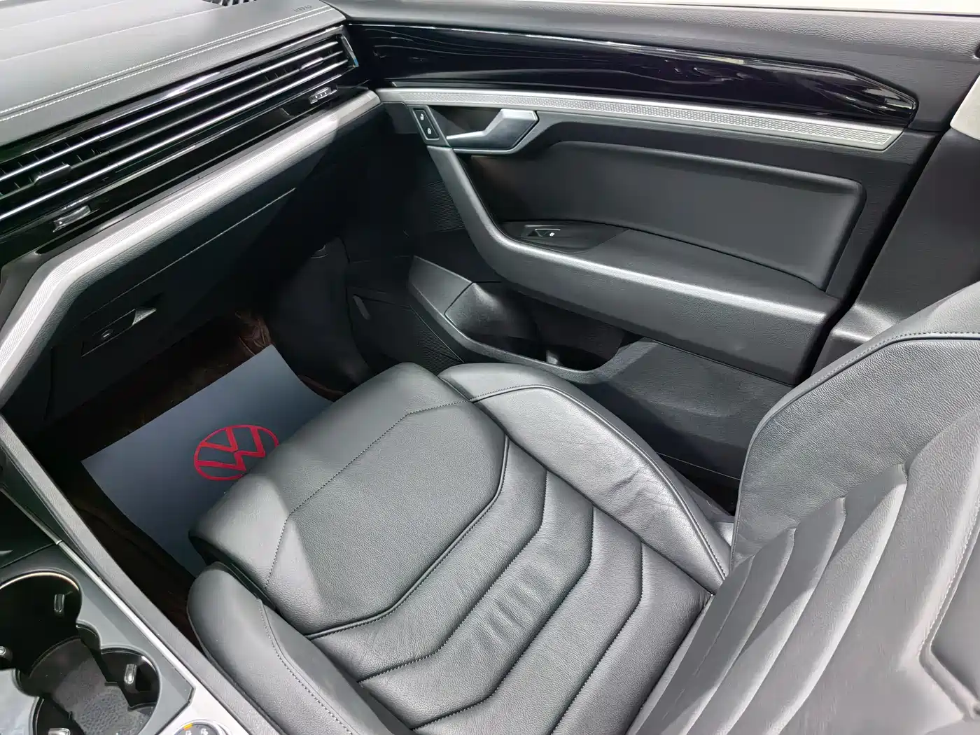 Volkswagen Touareg 2021 2.0TSI Pilot Special Edition фото 22