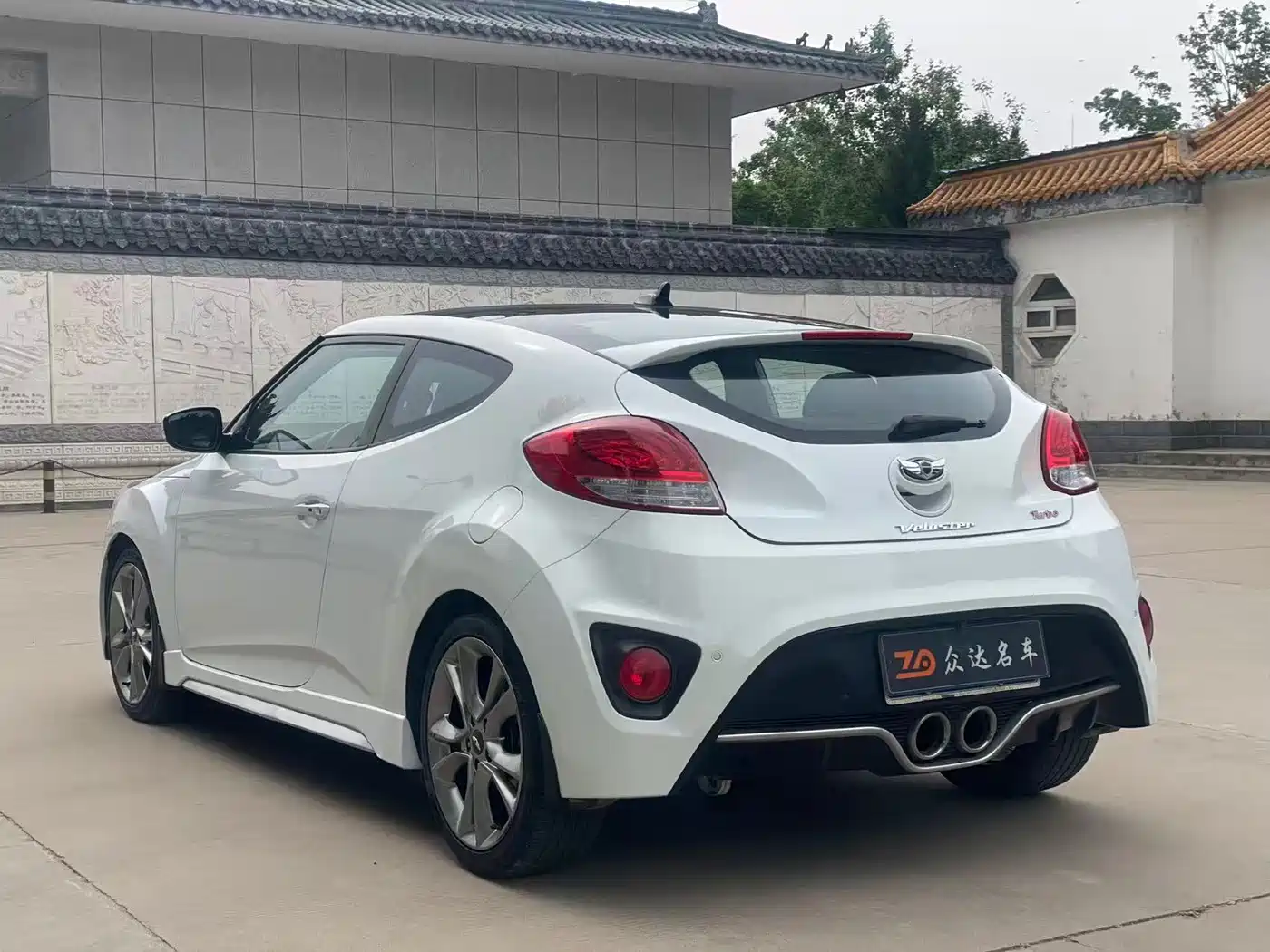 Hyundai Veloster 2015 1.6T Automatic Luxury Edition фото 11