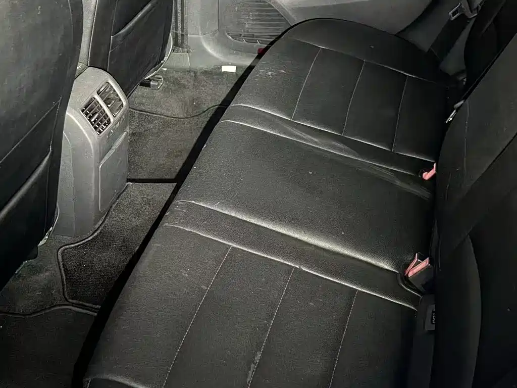 صورة 6 - Volkswagen Golf