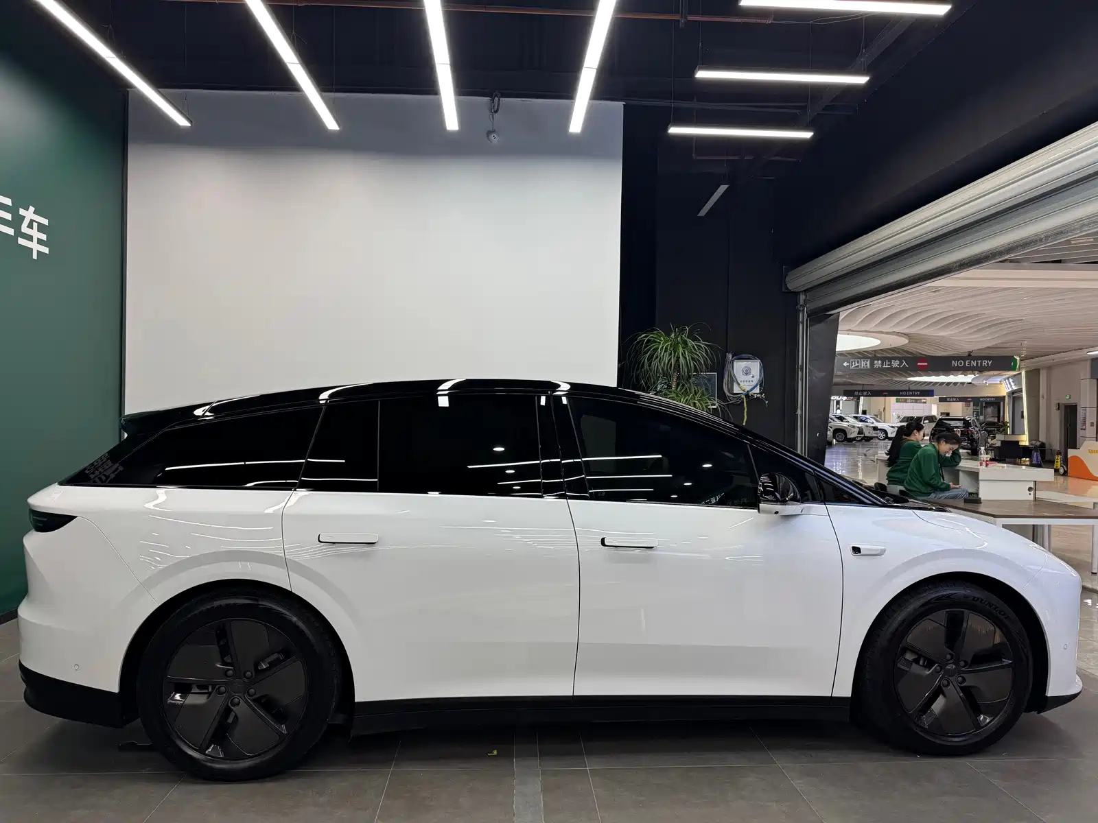 Photo 14 - Li Auto i6