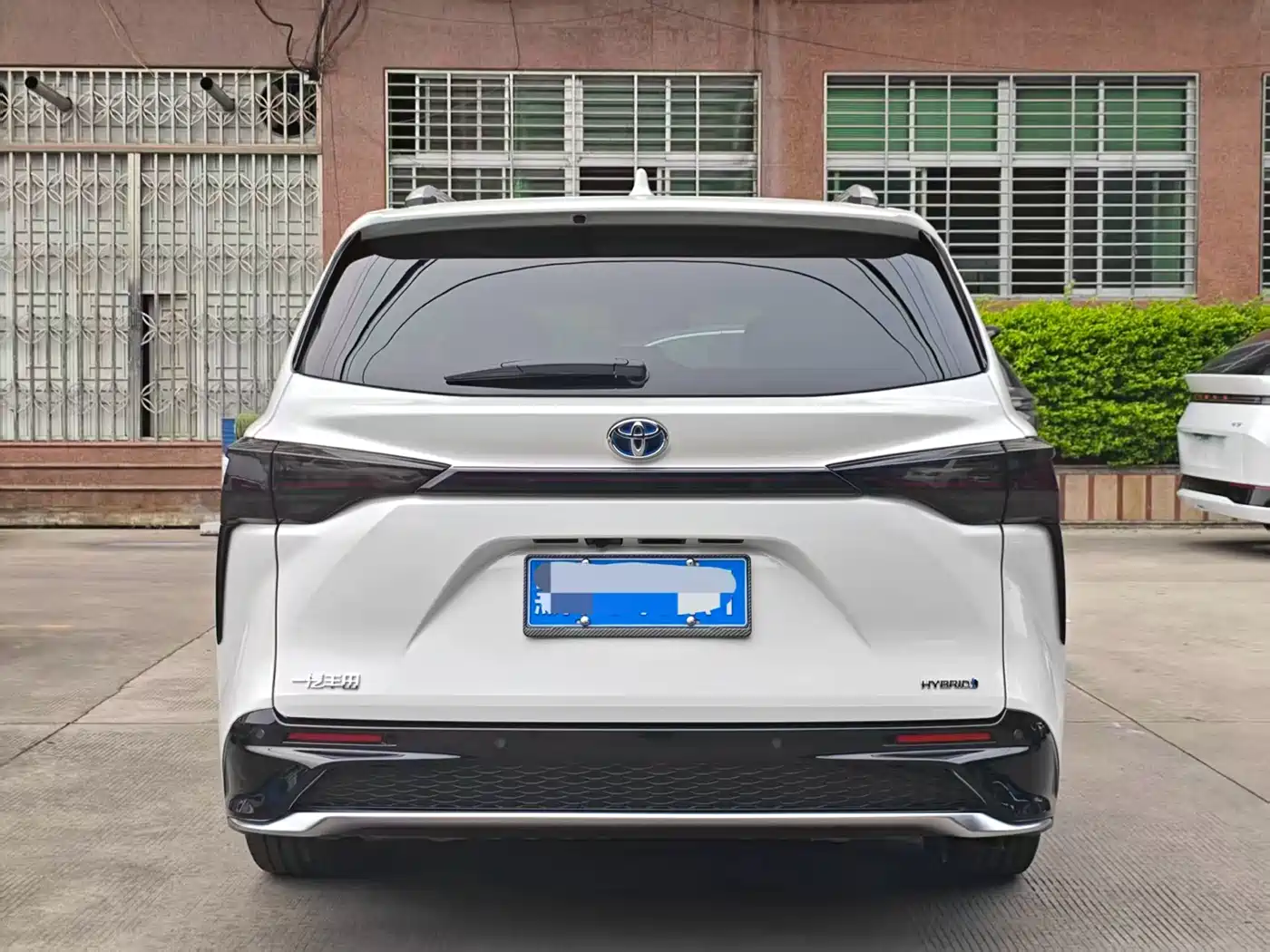 Toyota Granvia 2023 2.5L Hybrid Prestige PLUS Edition фото 4