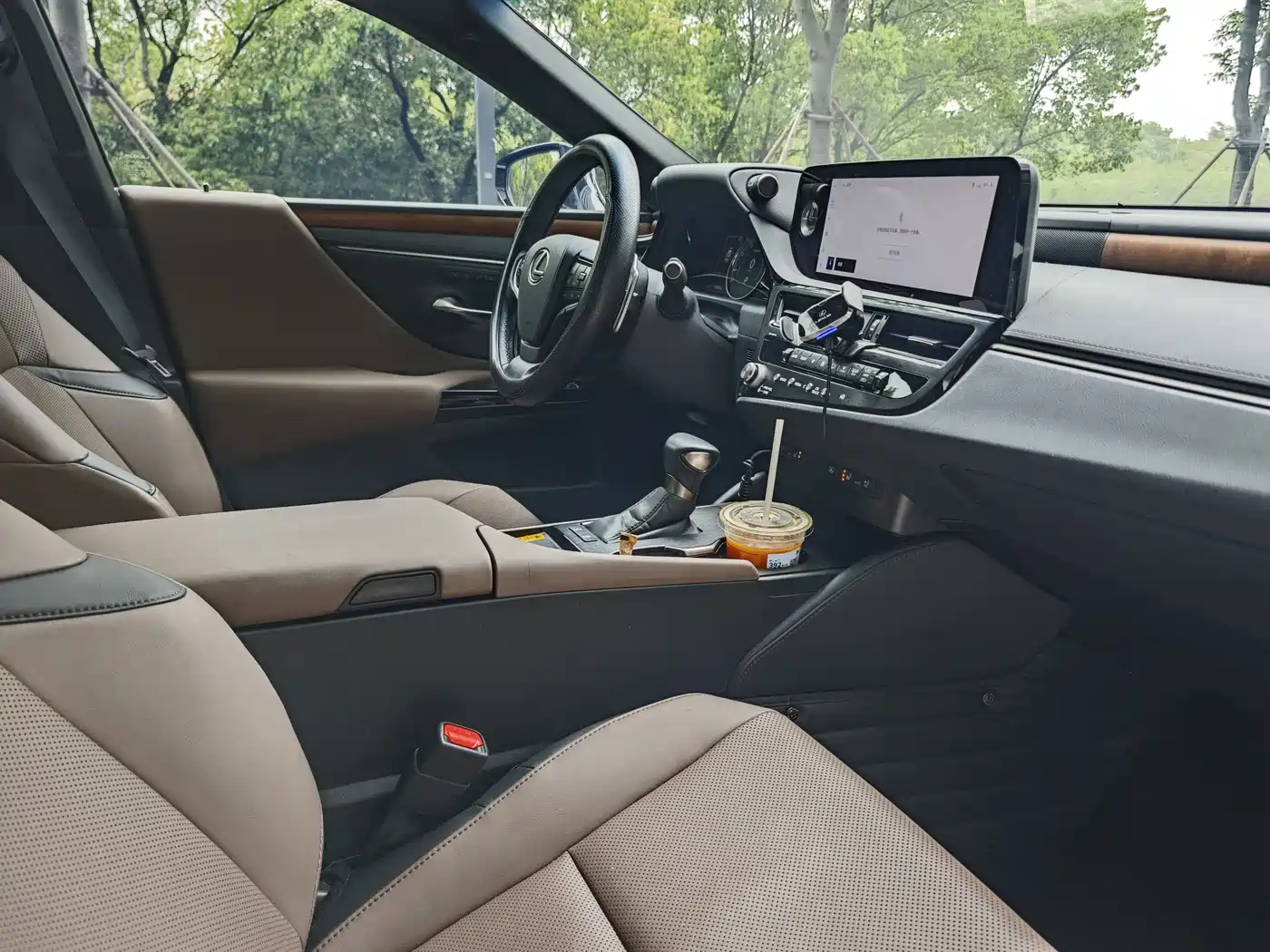 Lexus ES 2024 200 Premium Edition фото 9