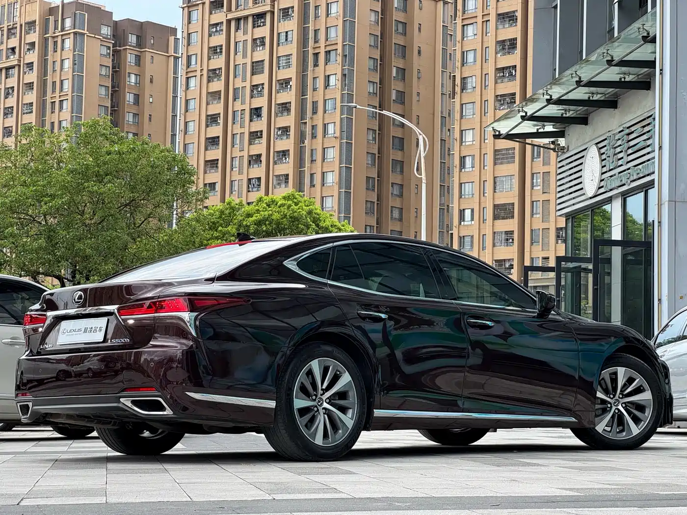 Фото 6 - Lexus LS