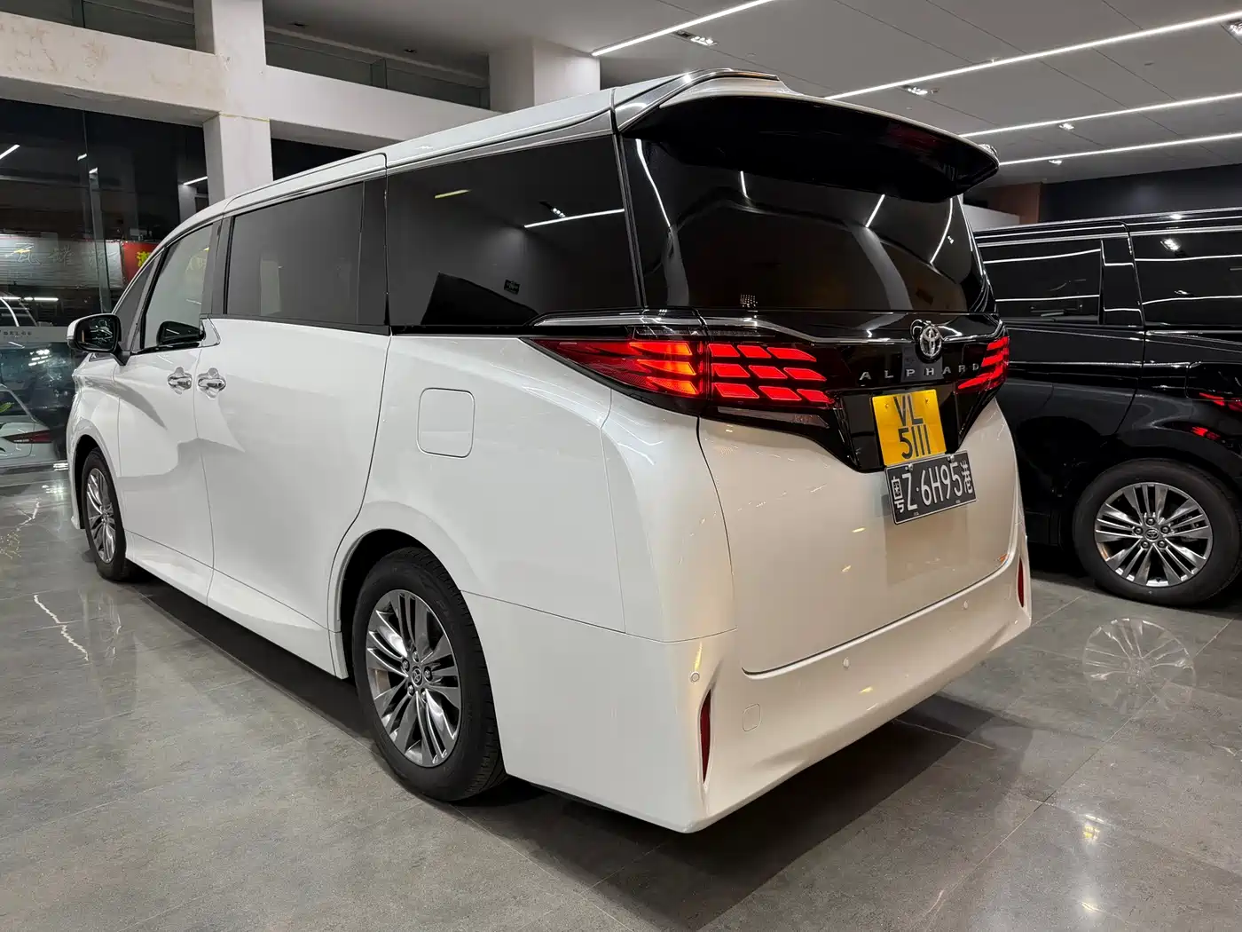 Toyota Alphard 2025 2024 Hybrid 2.5L Ultimate Enjoyment Edition